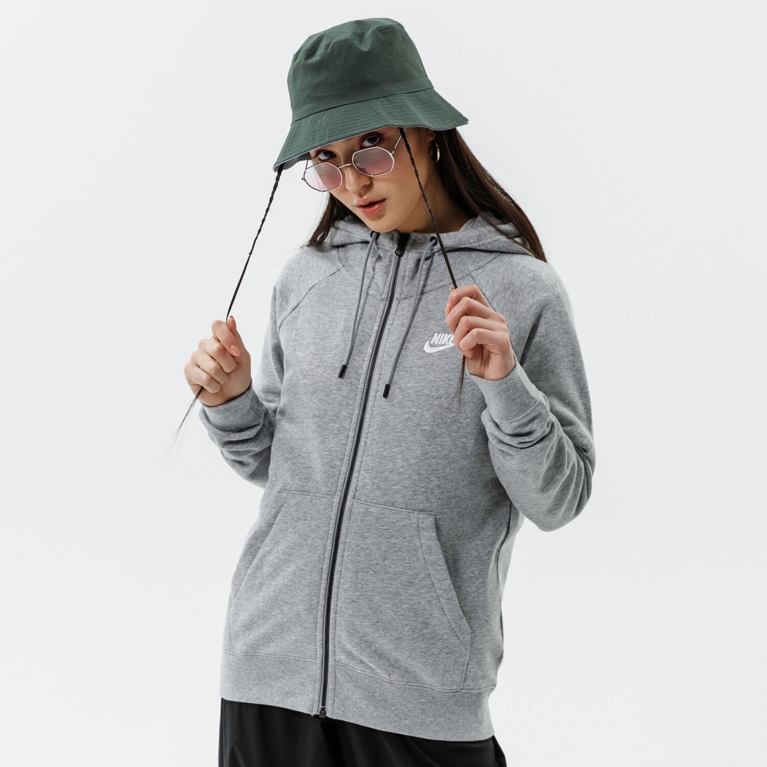 dámská mikina NIKE MIKINA ROZEPÍNACÍ S KAPUCÍ SPORTSWEAR ESSENTIAL BV4122-063 ŠEDÁ