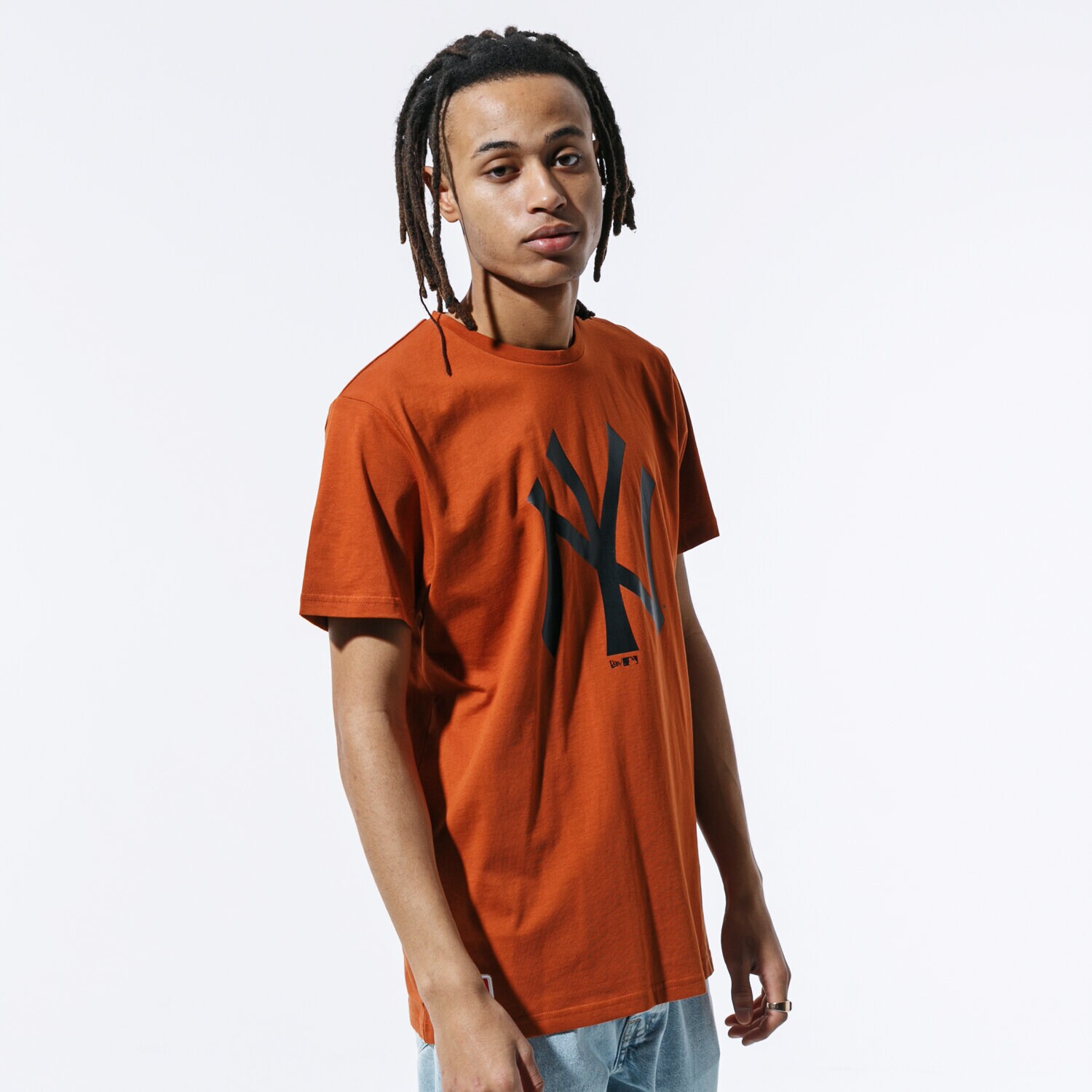 pánské tričko NEW ERA TRIČKO SS MLB SEASONAL TEAM LOGO TEE NEYYAN RST 12033498 HNĚDÁ