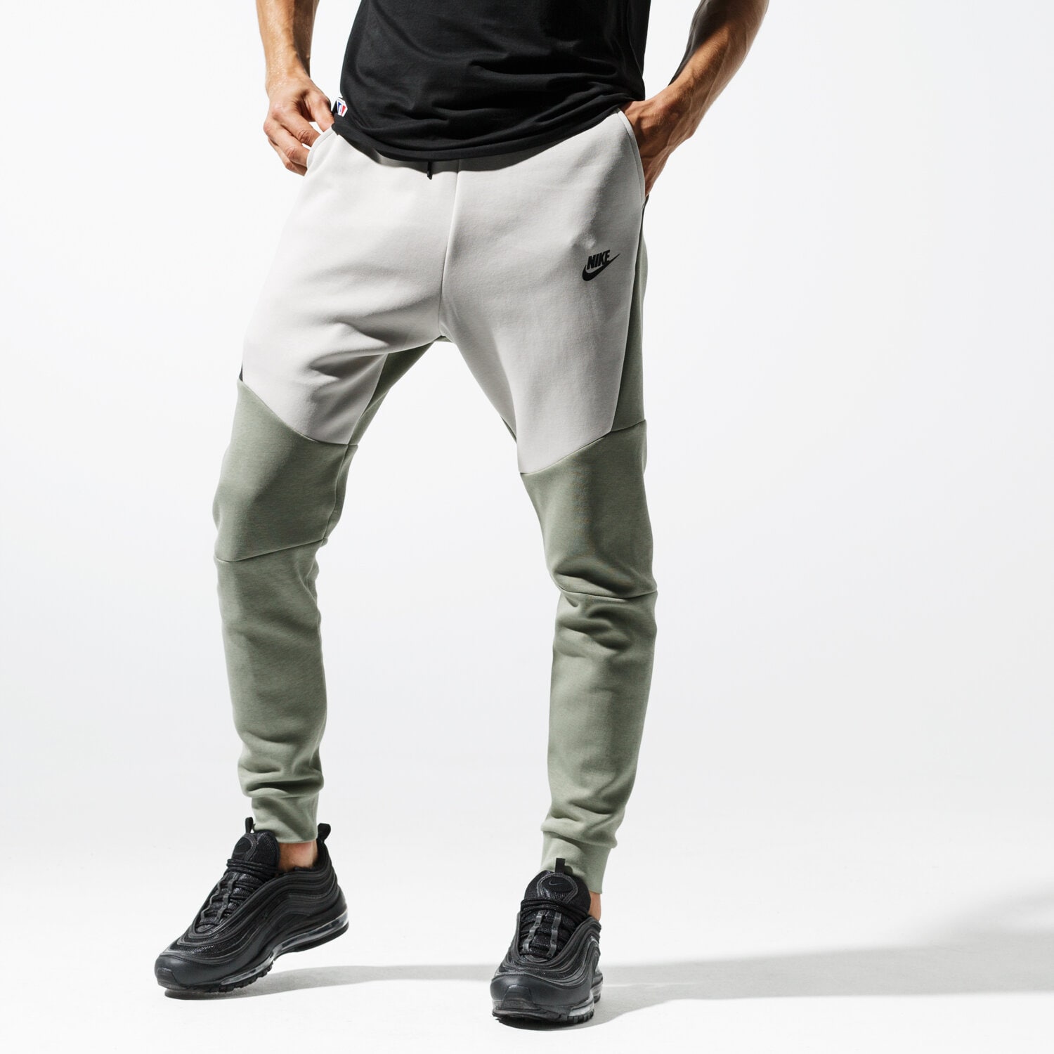 pánské kalhoty NIKE KALHOTY  M NSW TCH FLC JGGR 805162-371 ZELENÁ