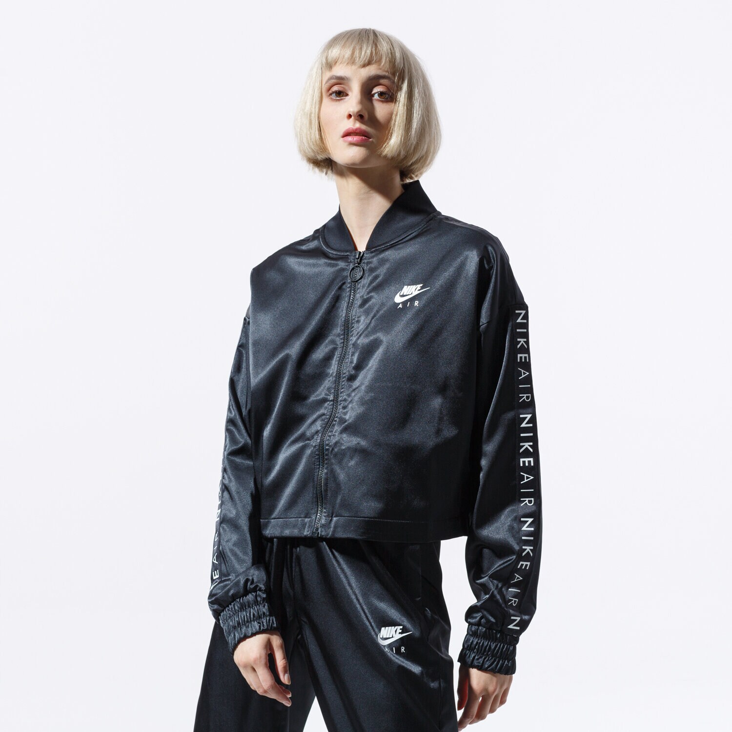 dámská zimní bunda NIKE BUNDA W NSW AIR TRK JKT SATIN BV4779-010 ČERNÁ
