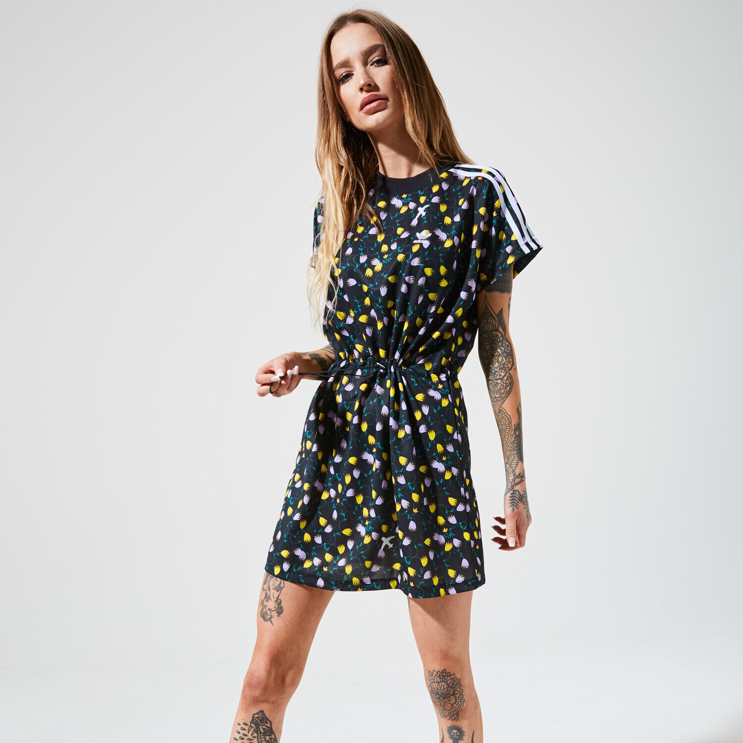dámské šaty ADIDAS ŠATY AOP TEE DRESS FL4100 VÍCEBAREVNÁ