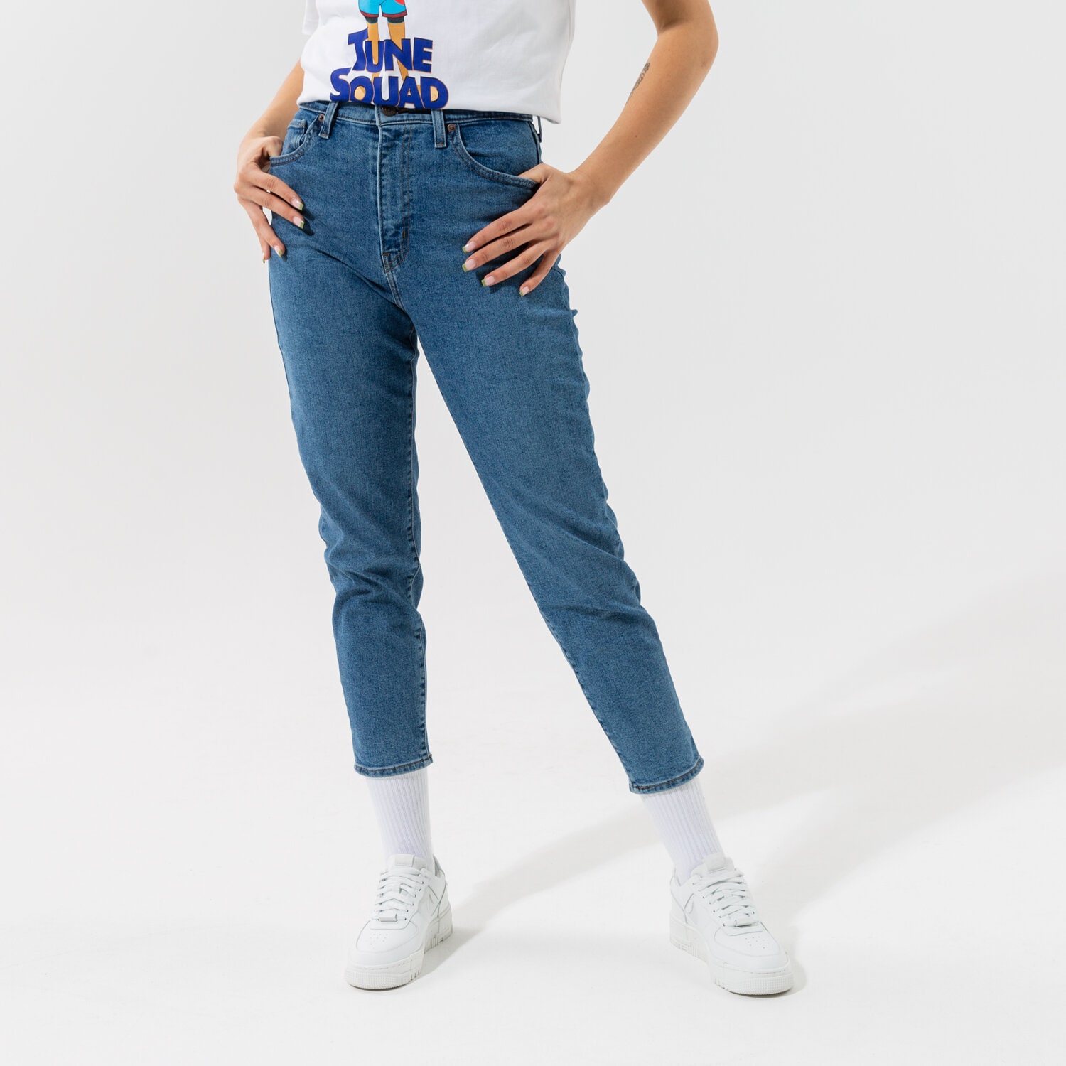 dámské kalhoty LEVI'S KALHOTY  HIGH WAISTED MOM JEAN 26986-0008 MODRÁ