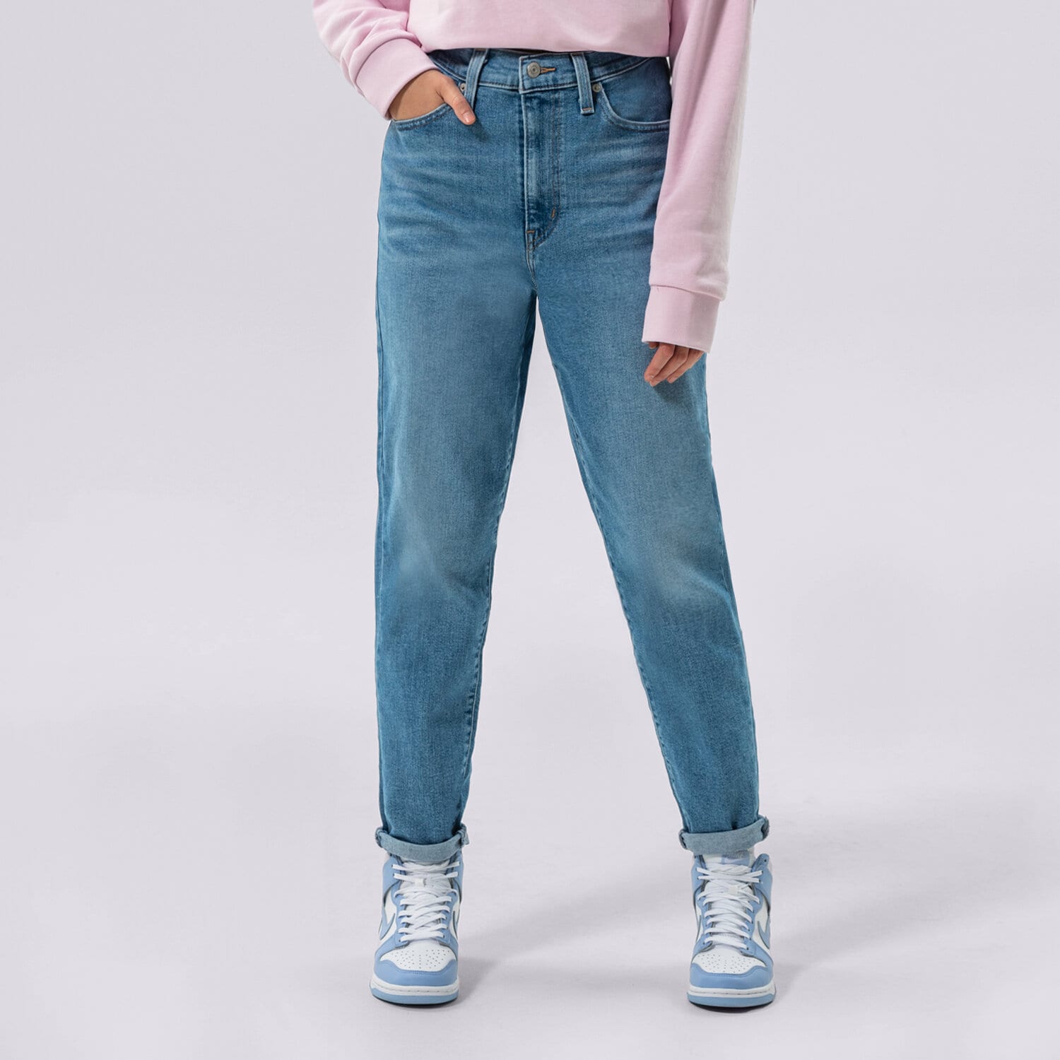 dámské kalhoty LEVI'S KALHOTY  HIGH WAISTED MOM JEAN 26986-0017 MODRÁ