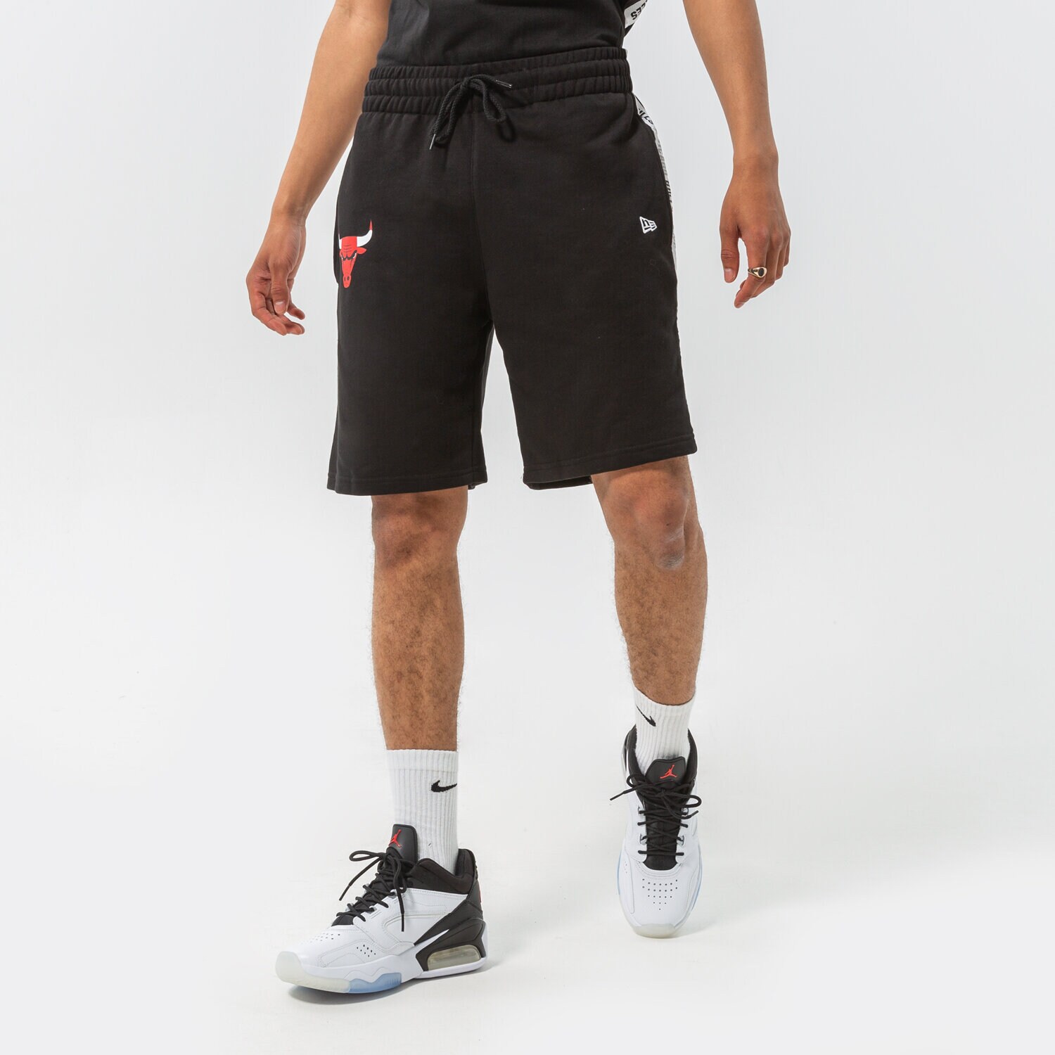 pánské kraťasy NEW ERA ŠORTKY  NBA TAPING BULLS CHICAGO BULLS BLK 13083901 ČERNÁ