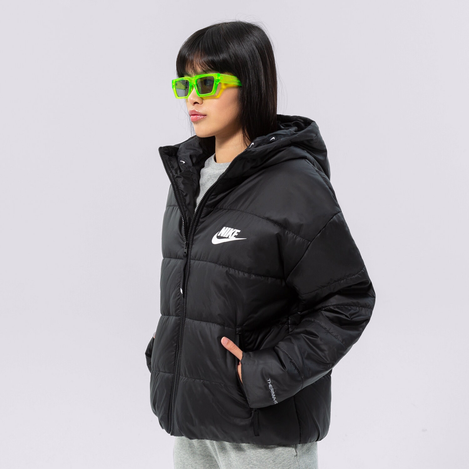 dámská zimní bunda NIKE SWOOSH PADDED JACKET  DX1797-010 ČERNÁ