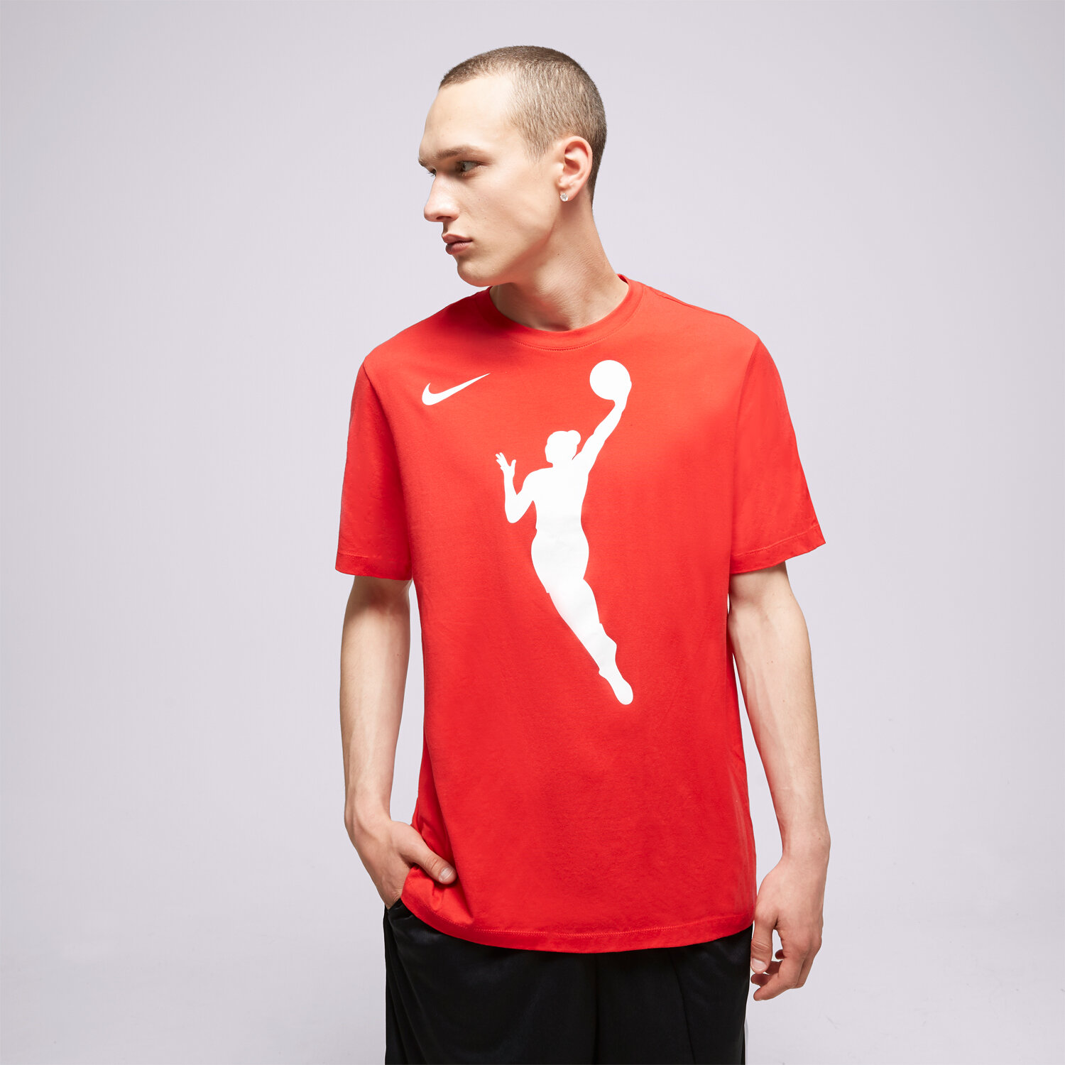 pánské tričko NIKE TRIČKO WNBA U NK T13 SS TEE NBA FB9833-657 ČERVENÁ