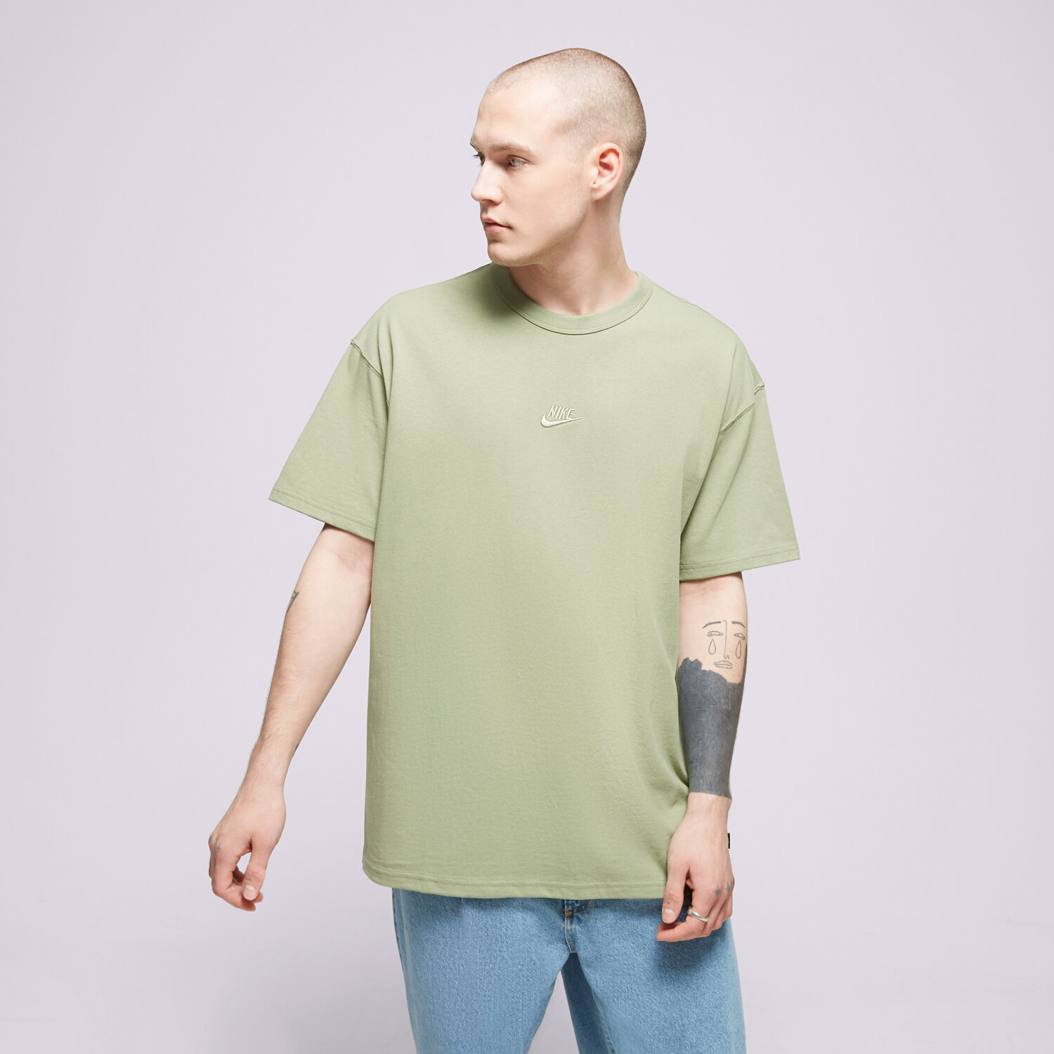 pánské tričko NIKE TRIČKO M NSW PREM ESSNTL SUST TEE DO7392-386 ZELENÁ
