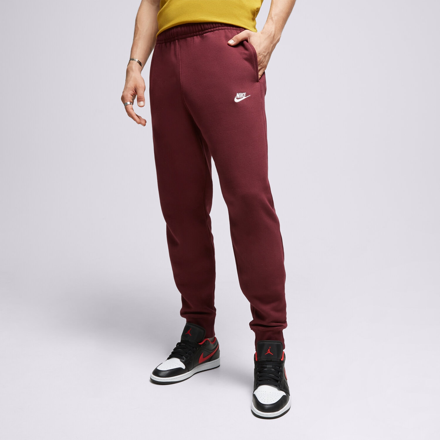 pánské kalhoty NIKE KALHOTY  SPORTSWEAR CLUB FLEECE BV2671-681 BORDOVÁ