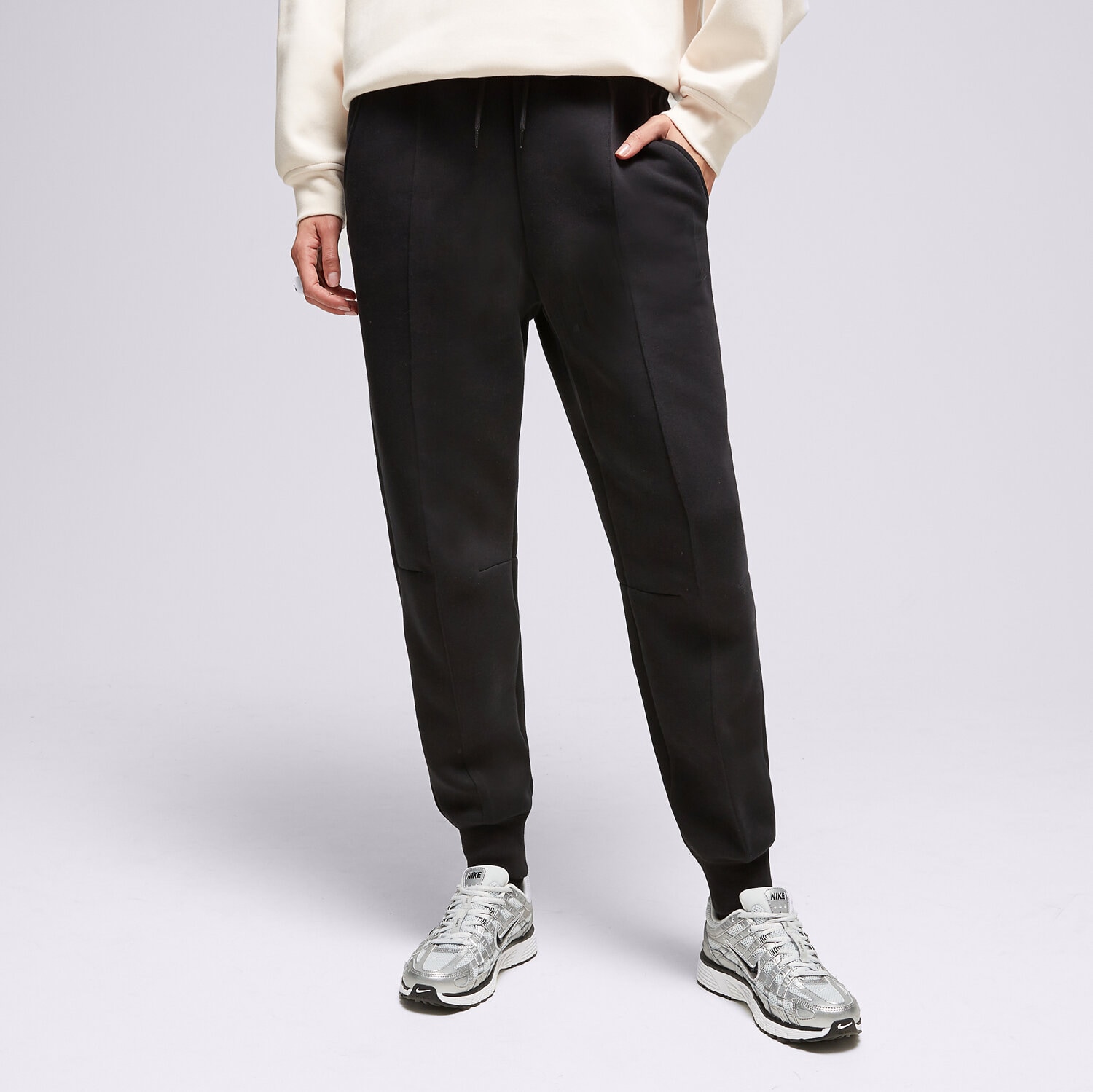 dámské kalhoty NIKE KALHOTY  W NSW TECH FLEECE JOGGER FB8330-010 ČERNÁ