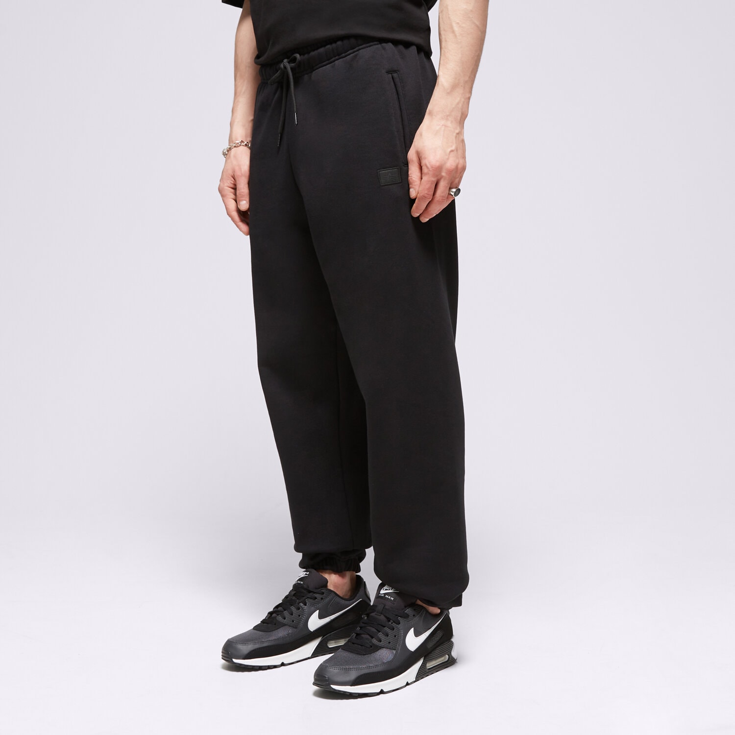 pánské kalhoty ALPHA INDUSTRIES KALHOTY  ALPHA ESSENTIALS RL JOGGER 14636403 ČERNÁ