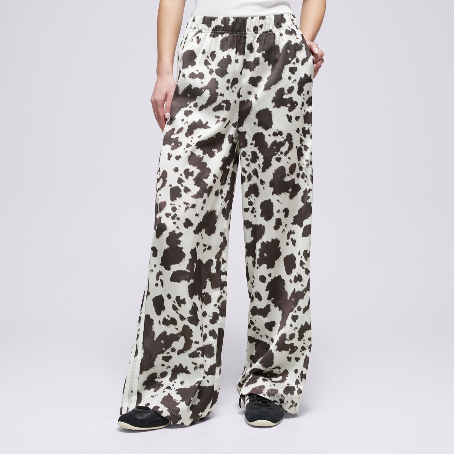 dámské kalhoty ADIDAS KALHOTY  SATIN WIDE LEG COW PRINT KA2668 VÍCEBAREVNÁ