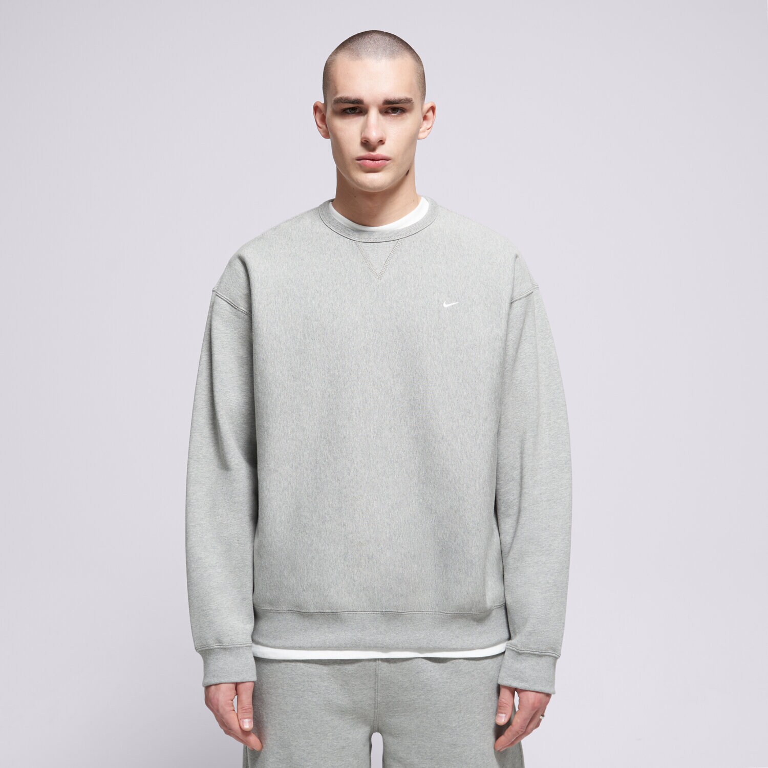 pánská mikina NIKE MIKINA M NL SOLO SWSH BB CREW HV1086-063 ŠEDÁ