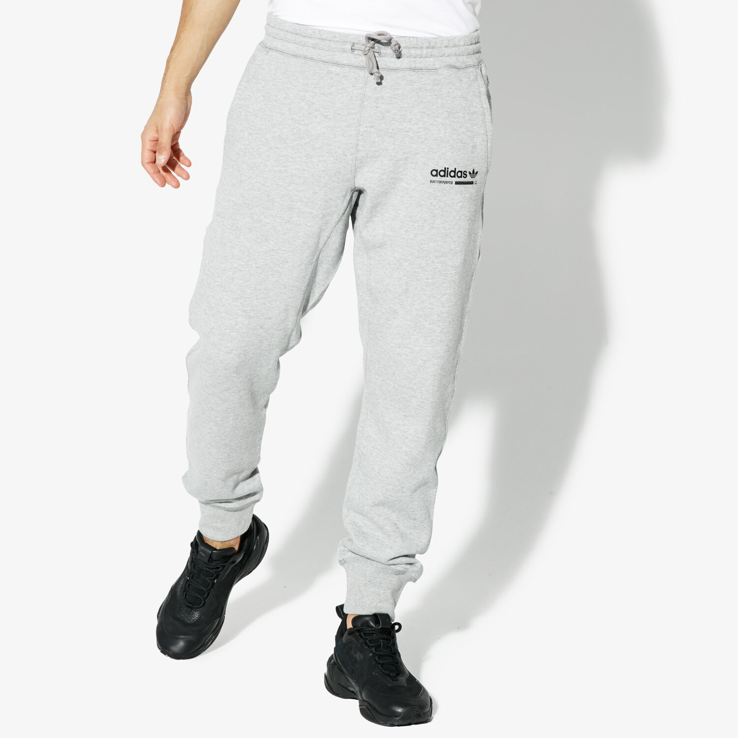pánské kalhoty ADIDAS KALHOTY  KAVAL SWEATPANT ORIGINALS CORE DH4980 ŠEDÁ