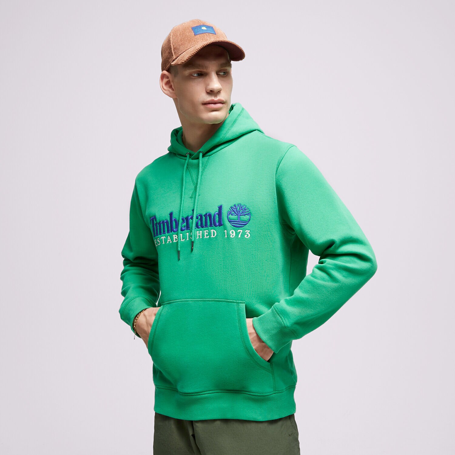 pánská mikina TIMBERLAND MIKINA S KAPUCÍ LS 50TH ANNIVERSARY EST. 1973 TB0A6S5WED31 ZELENÁ