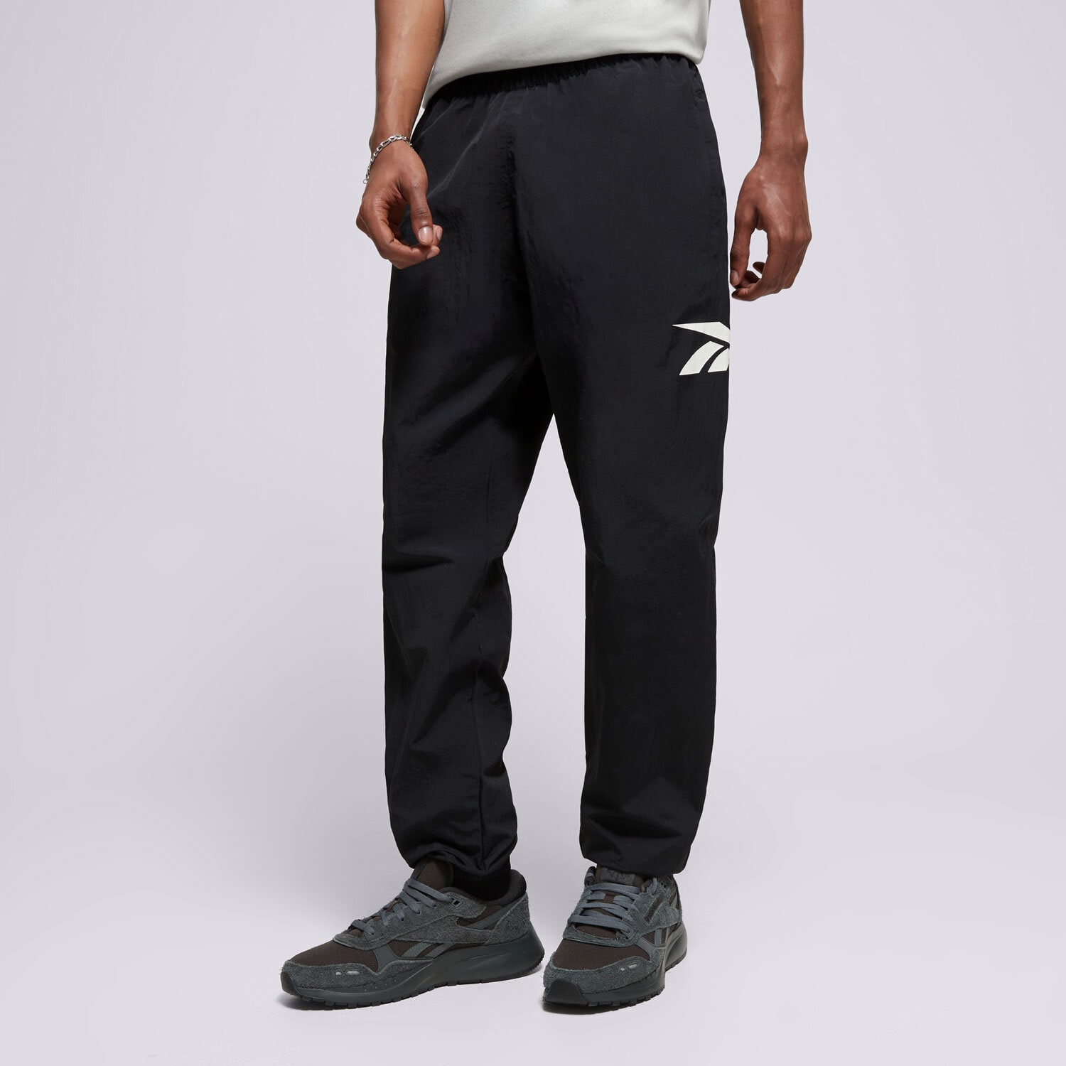 pánské kalhoty REEBOK KALHOTY  CL VECTOR TRACKPANT 100031183 ČERNÁ