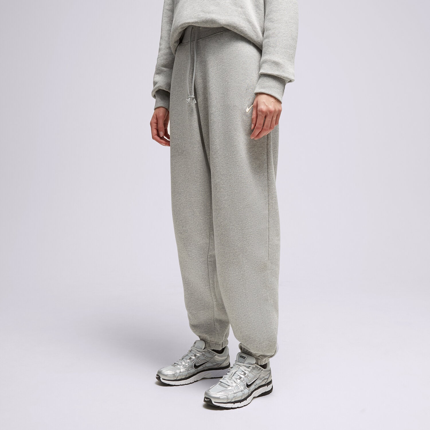 dámské kalhoty NIKE KALHOTY  W NSW PHNX FLC HR OS PANT DQ5887-063 ŠEDÁ