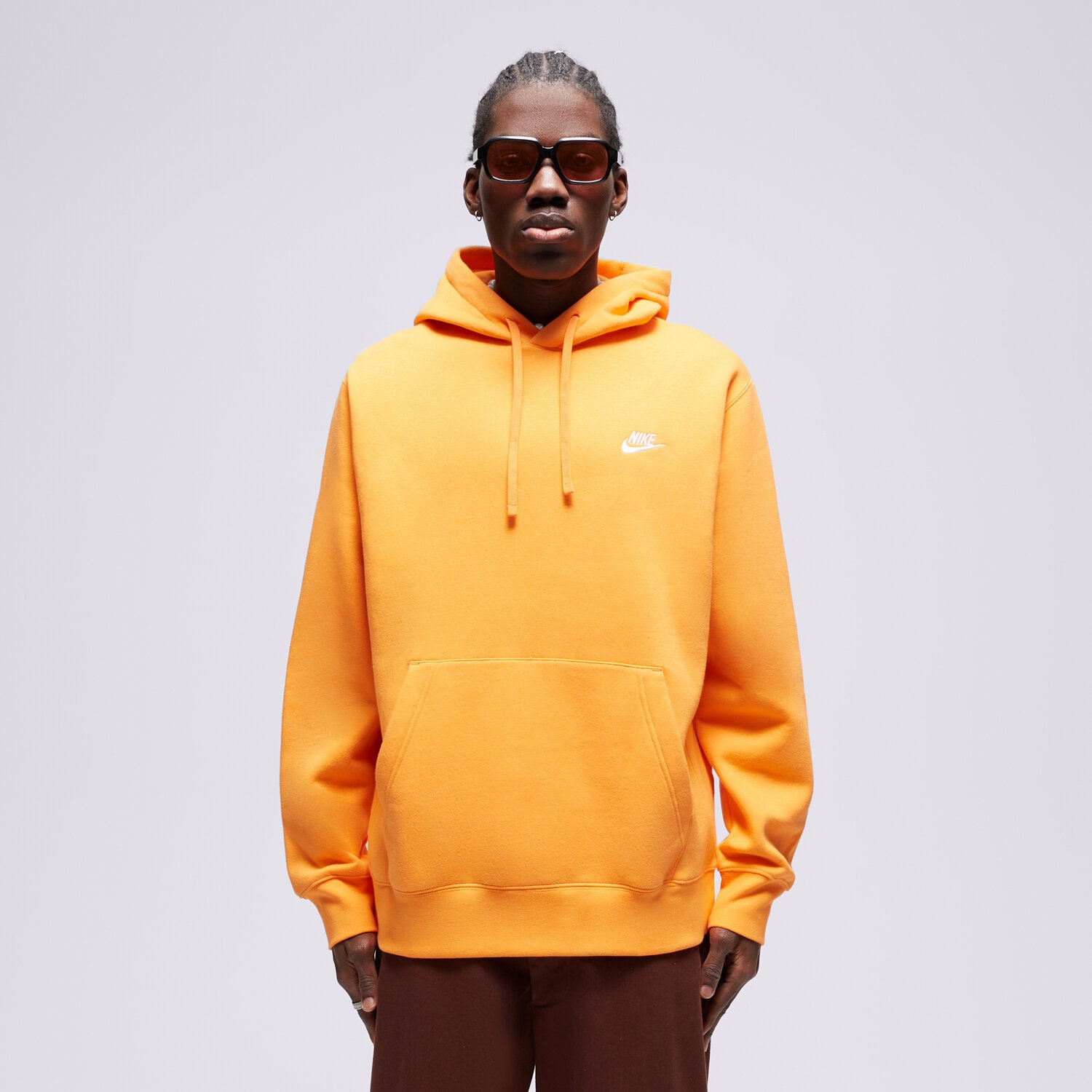 pánská mikina NIKE MIKINA S KAPUCÍ SPORTSWEAR CLUB BV2654-885 ORANŽOVÁ