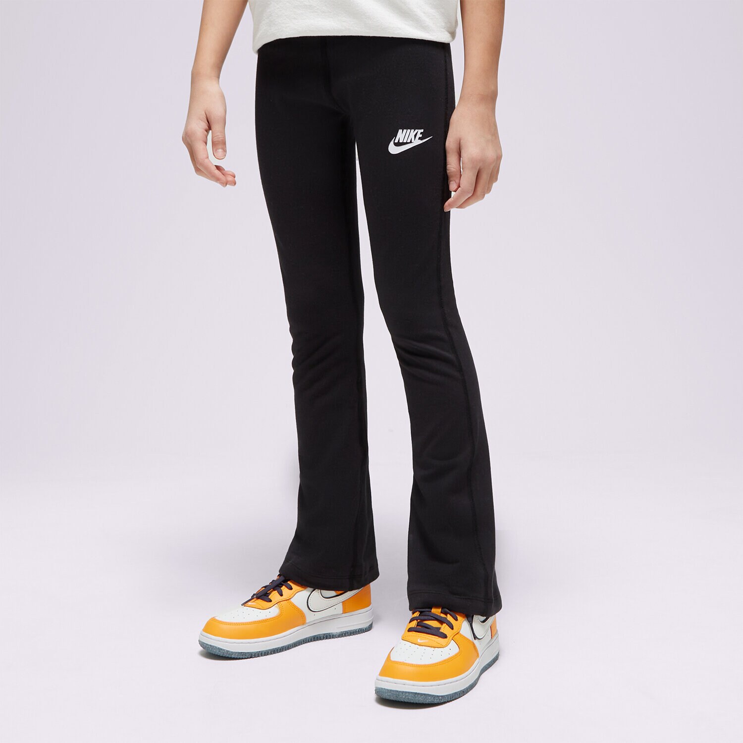 dětské kalhoty NIKE KALHOTY  G NSW FAVORITES TGHT FLARE LBR GIRL FJ6169-010 ČERNÁ