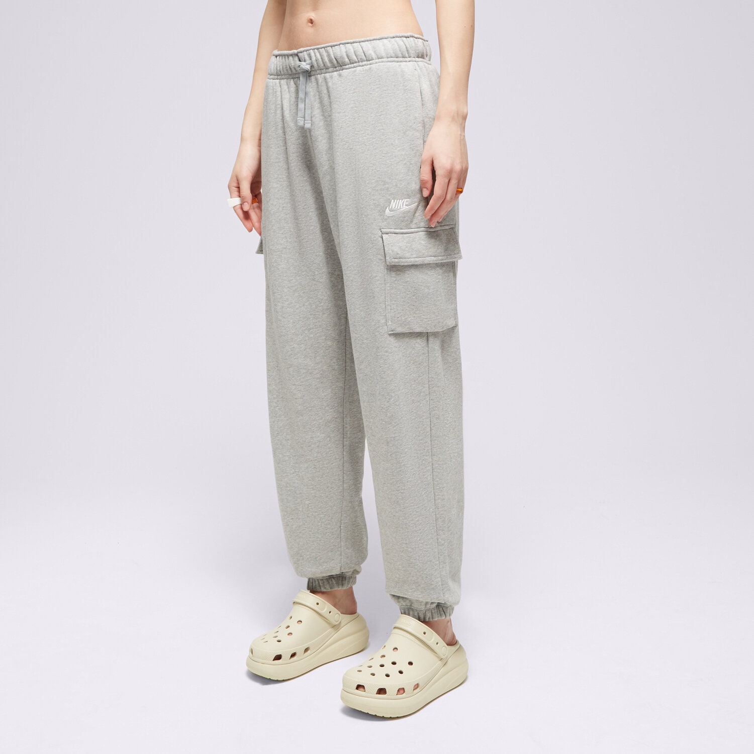 dámské kalhoty NIKE KALHOTY  W NSW CLUB FLC MR PANT CARGO DQ5196-063 ŠEDÁ