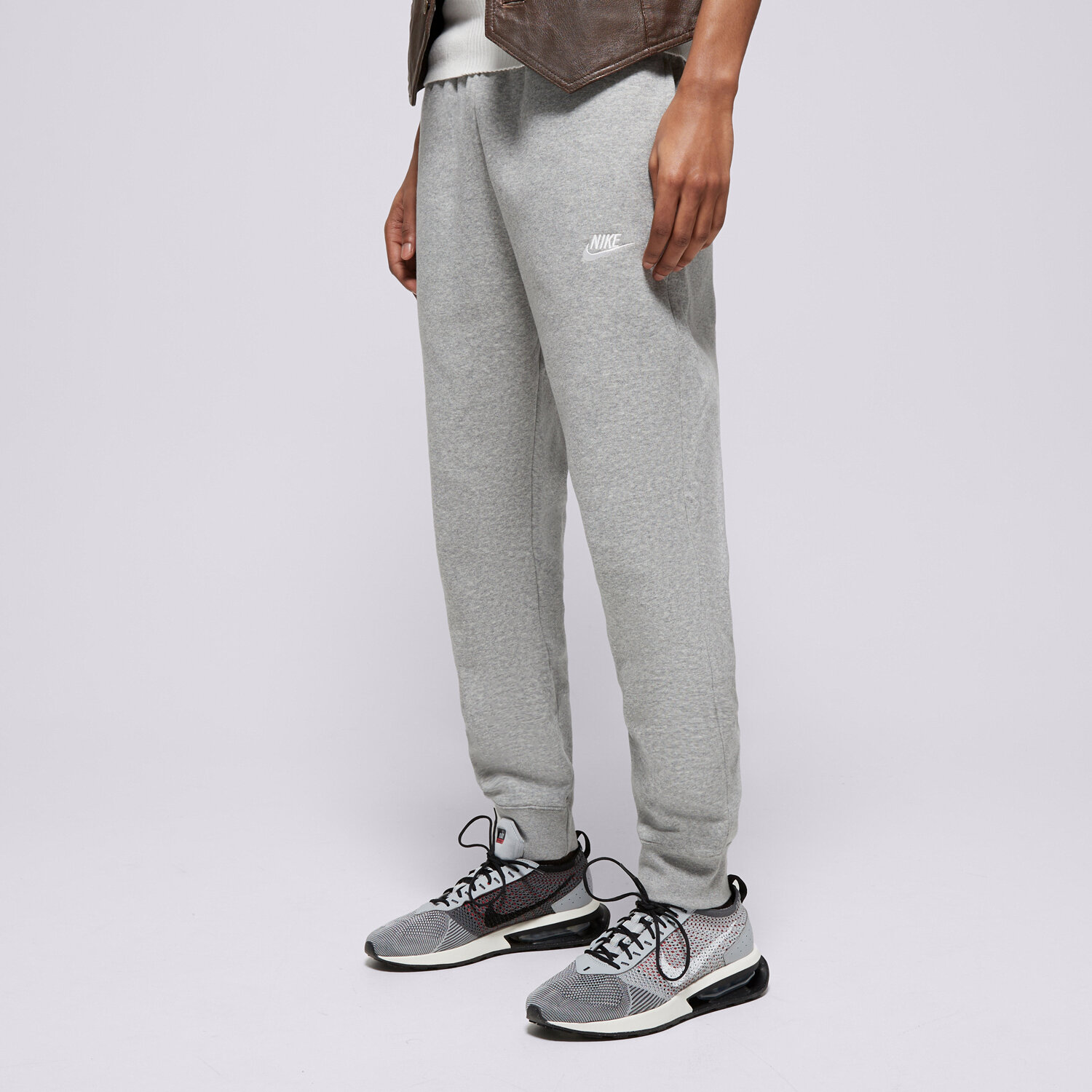 pánské kalhoty NIKE KALHOTY  SPORTSWEAR CLUB FLEECE BV2671-063 ŠEDÁ