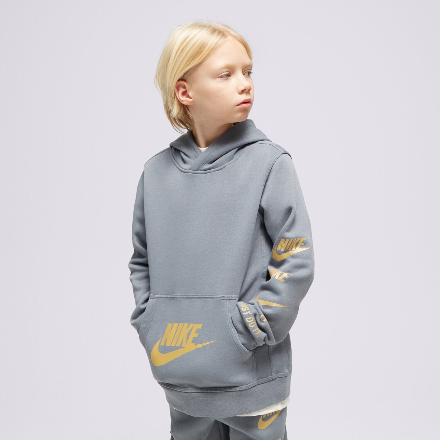 dětská mikina NIKE MIKINA S KAPUCÍ B NSW SI FLC PO BB BOY FN7724-065 ŠEDÁ