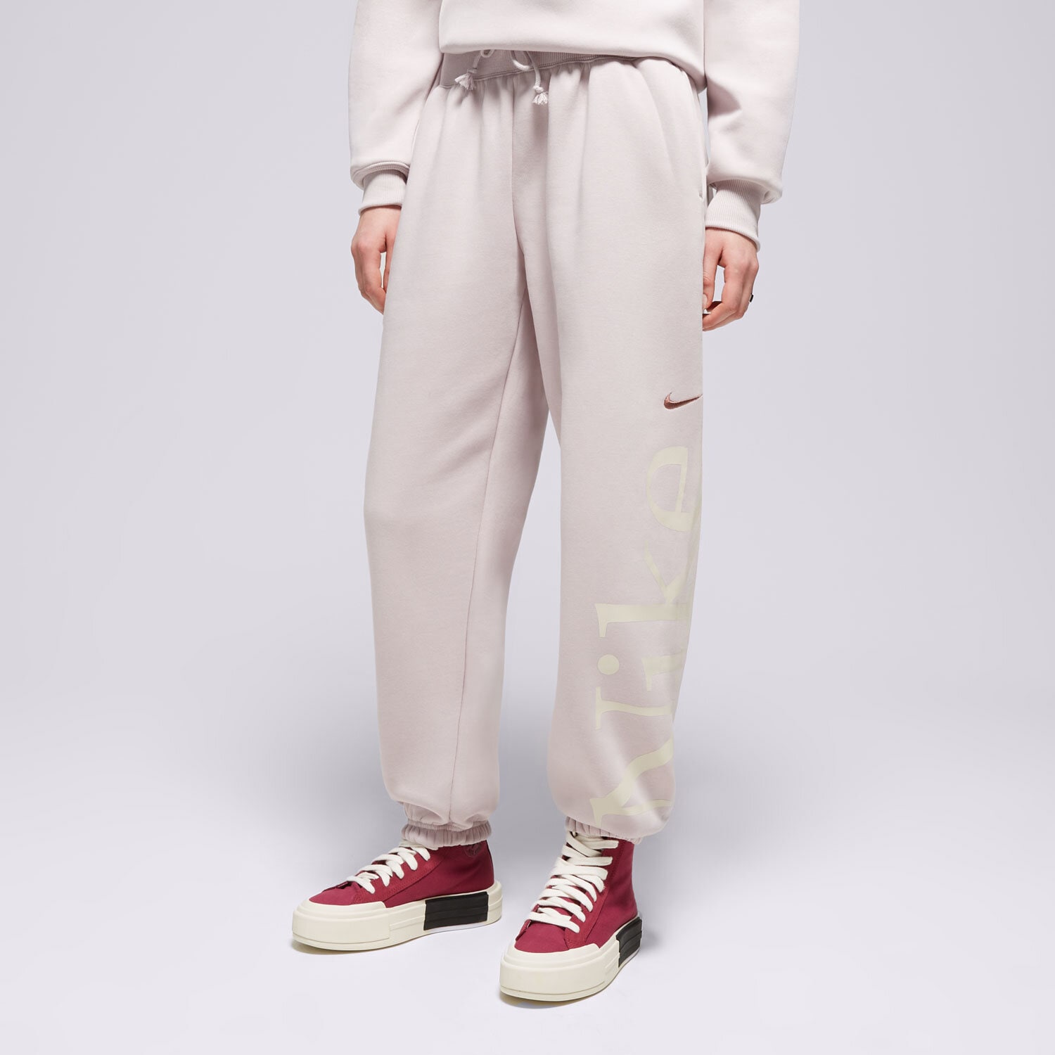 dámské kalhoty NIKE KALHOTY  W NSW PHNX FLC OS LOGO SWTPNT FN2552-019 FIALOVÁ
