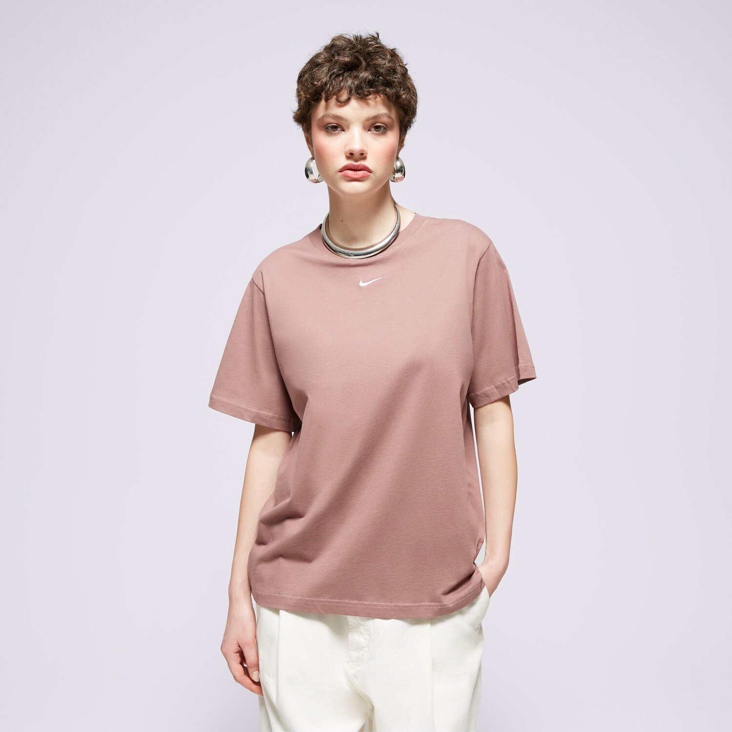 dámské tričko NIKE TRIČKO W NSW TEE ESSNTL LBR FD4149-208 HNĚDÁ