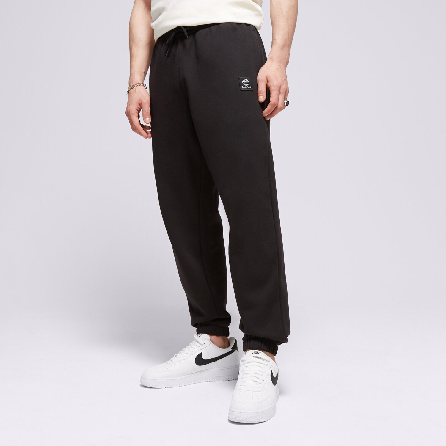 pánské kalhoty TIMBERLAND KALHOTY  NEW WOVEN BADGE SWEATPANT TB0A5UVY0011 ČERNÁ