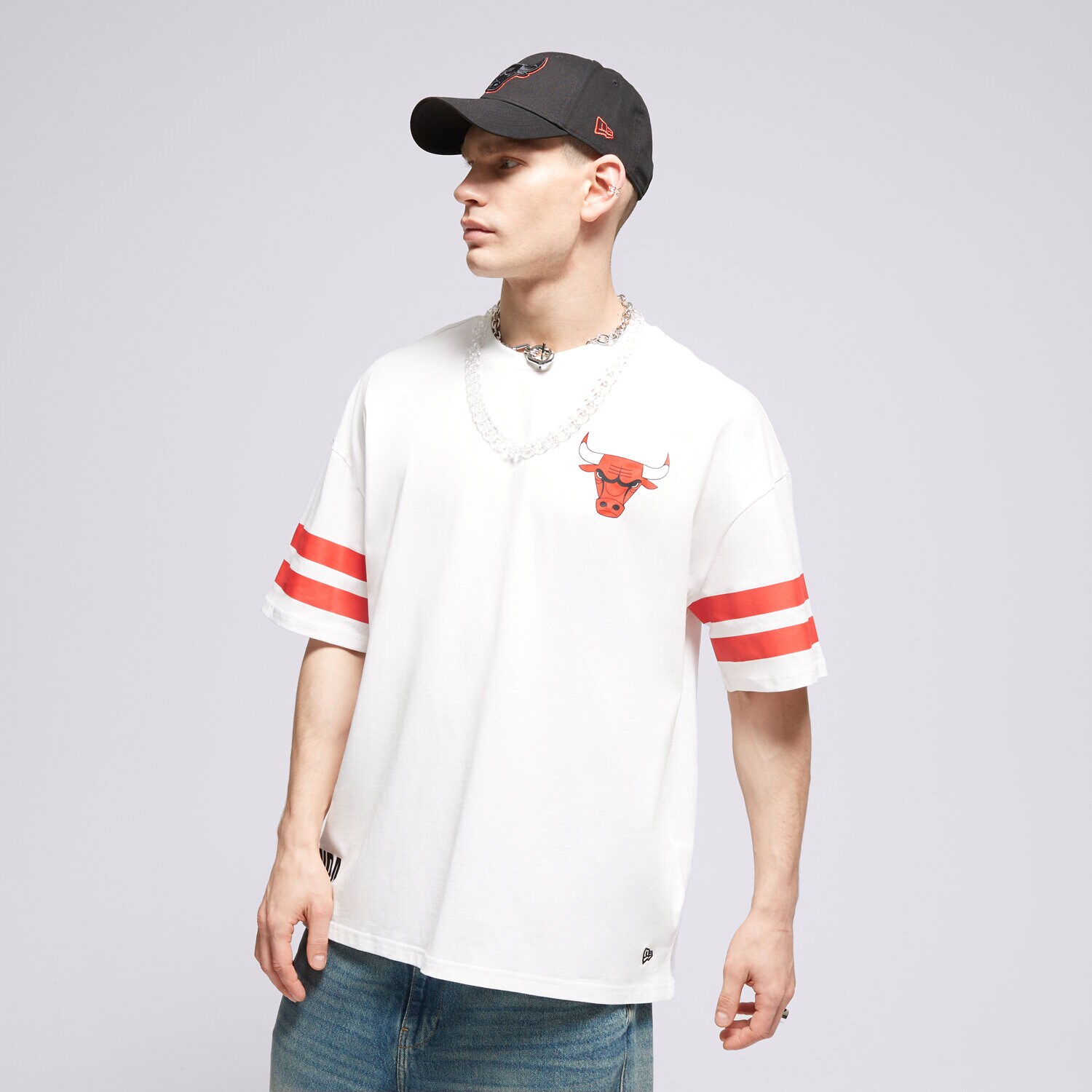pánské tričko NEW ERA TRIČKO NBA ARCH GRPHC OS BULLS CHICAGO BULLS 60435444 BÍLÁ