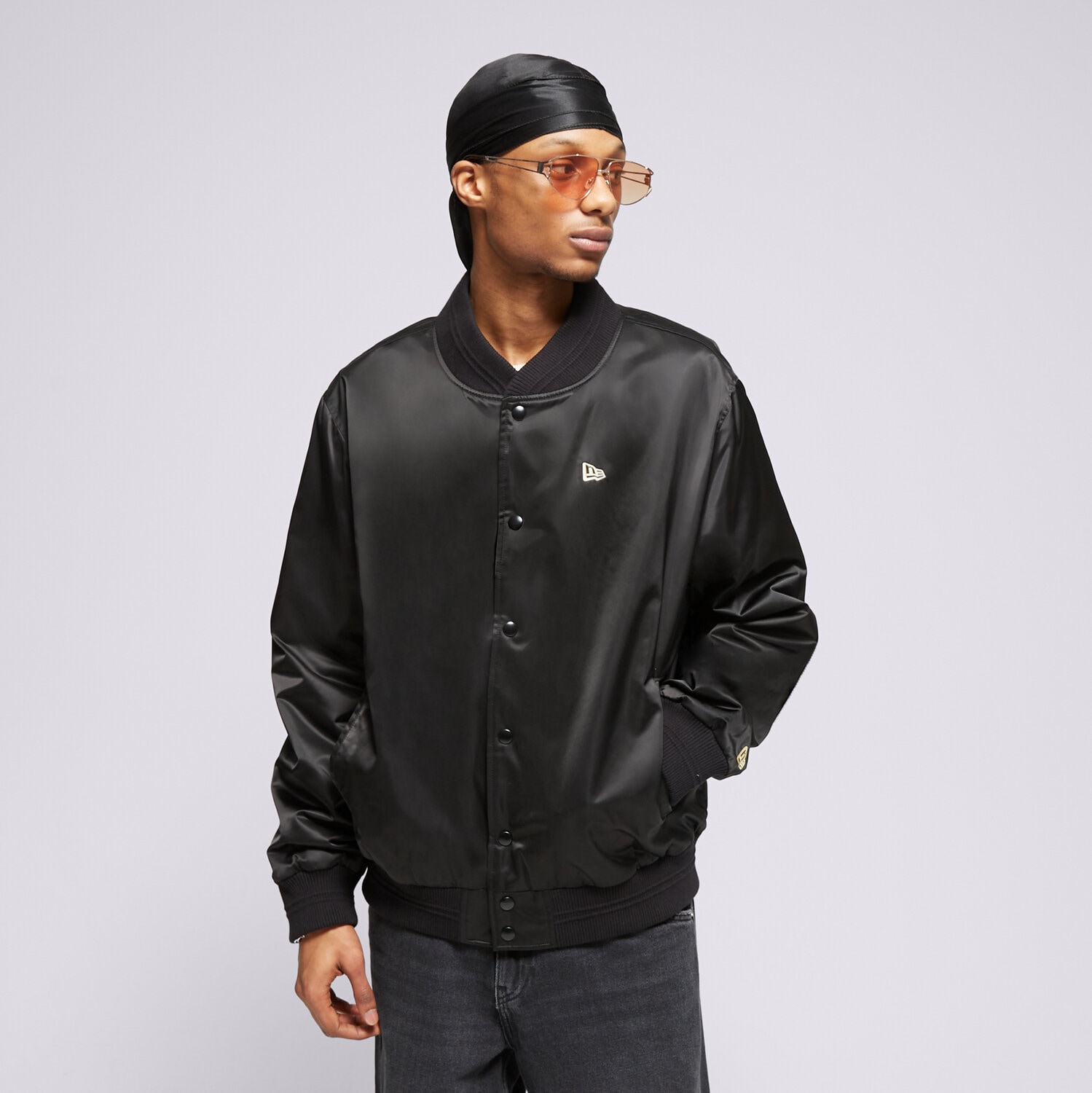 pánská zimní bunda NEW ERA BUNDA NE SATIN BOMBER NONE 60435373 ČERNÁ