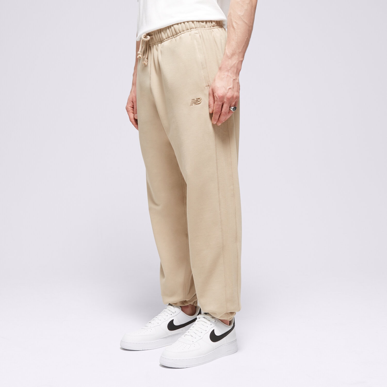 pánské kalhoty NEW BALANCE KALHOTY  ATHLETICS FRENCH TERRY JOGGER MP41508SOT BÉŽOVÁ