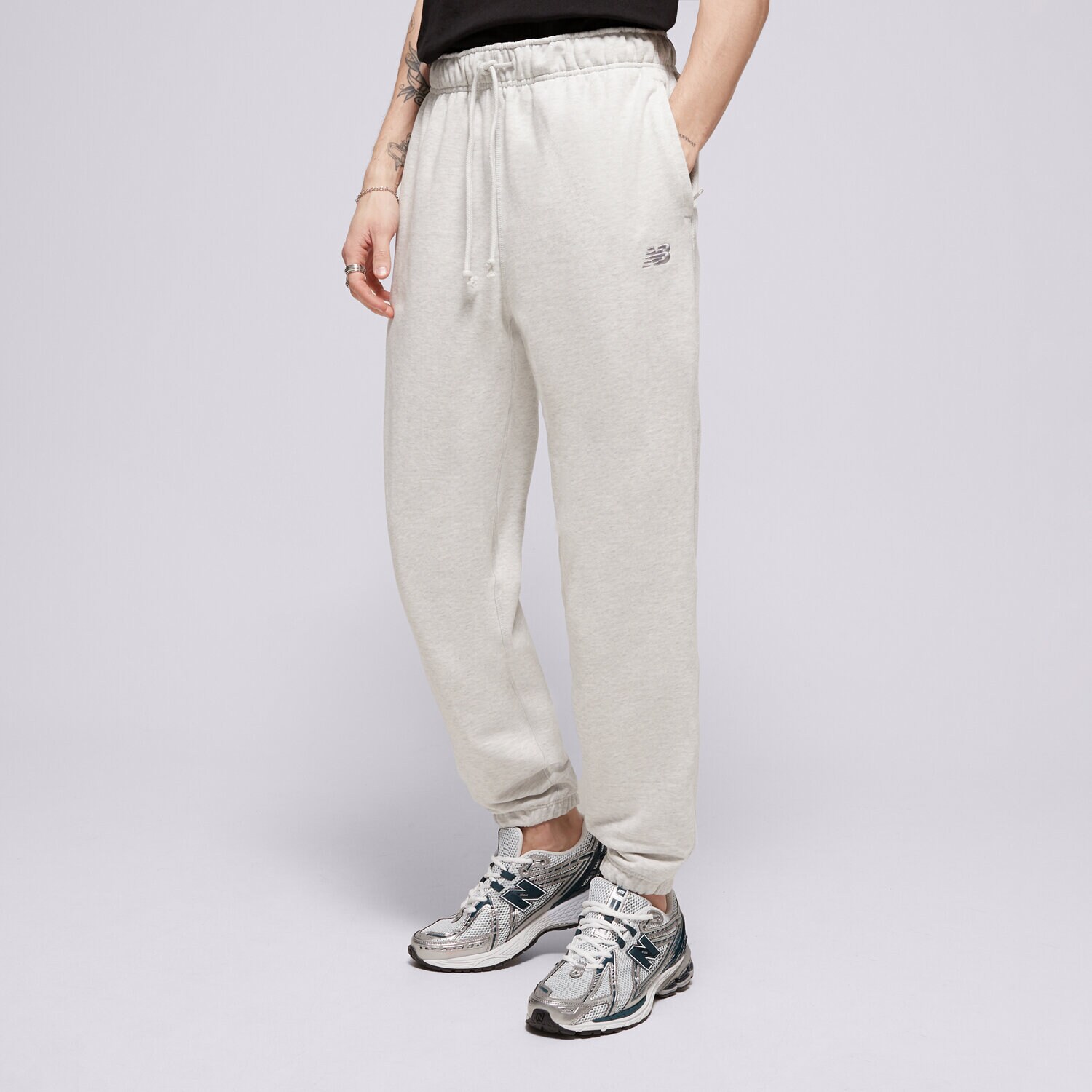 pánské kalhoty NEW BALANCE KALHOTY  ATHLETICS FRENCH TERRY JOGGER MP41508AHH ŠEDÁ