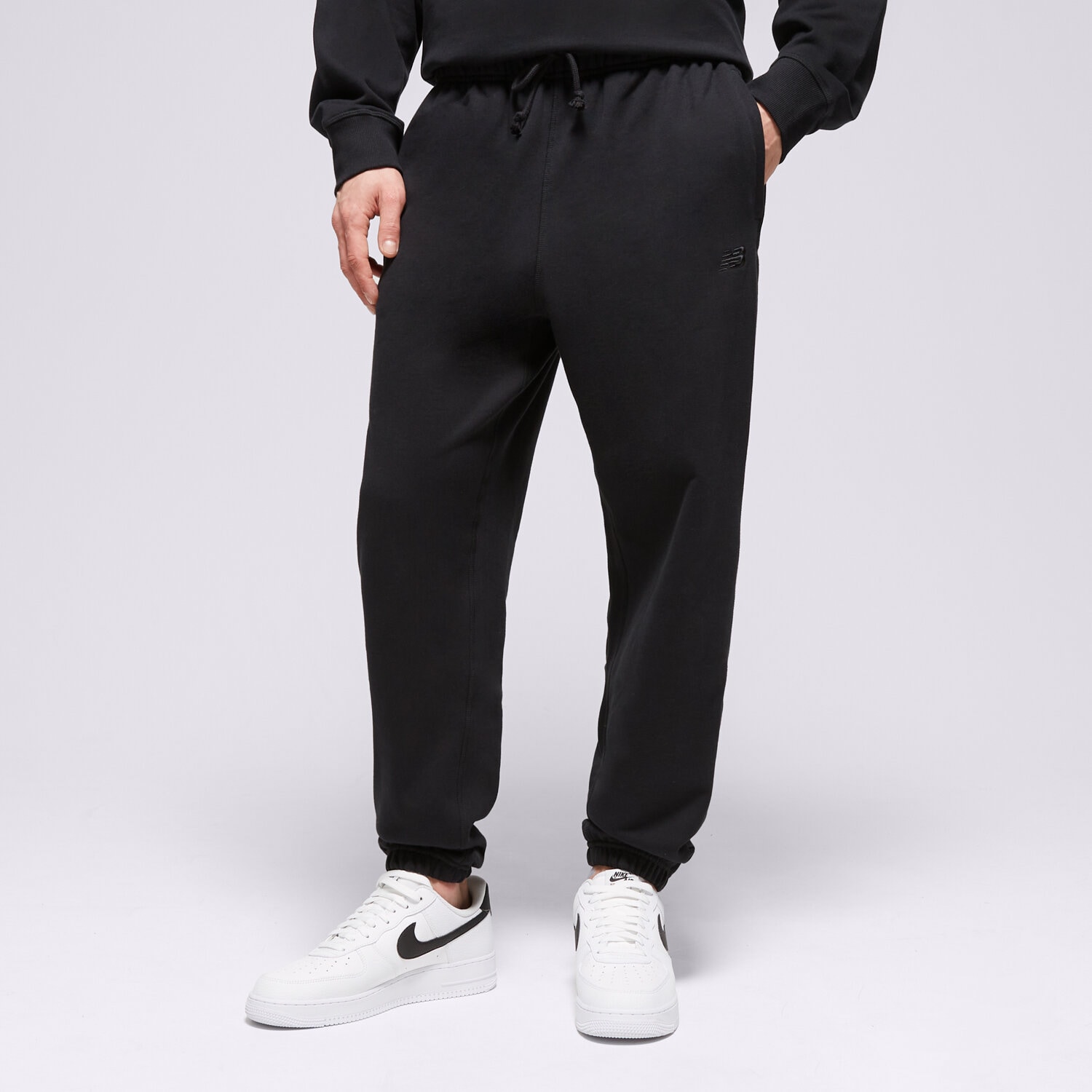 pánské kalhoty NEW BALANCE KALHOTY  ATHLETICS FRENCH TERRY JOGGER MP41508BK ČERNÁ