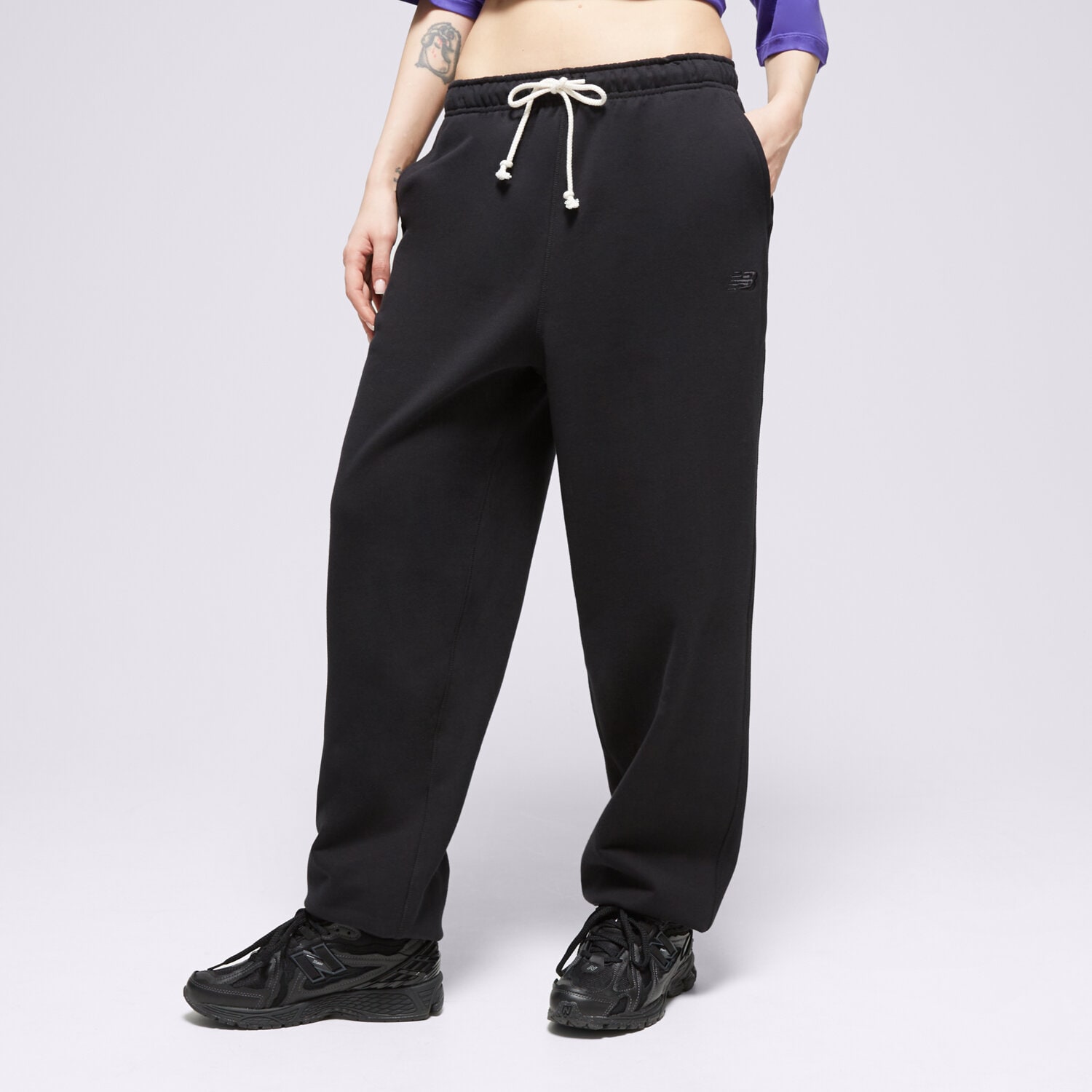 dámské kalhoty NEW BALANCE KALHOTY  ATHLETICS FRENCH TERRY JOGGER WP41513BK ČERNÁ