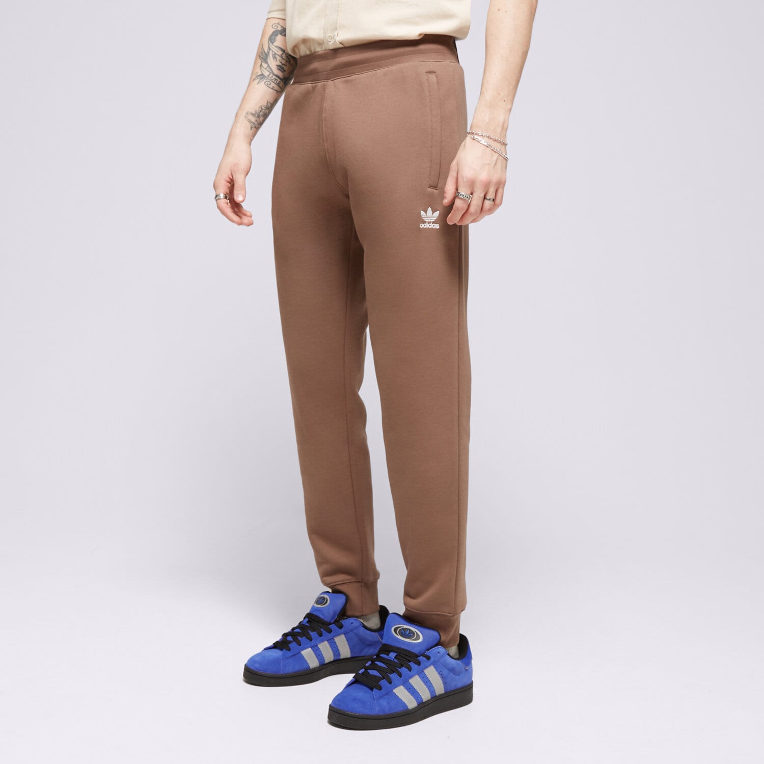 pánské kalhoty ADIDAS KALHOTY  ESSENTIALS PANT IR7799 HNĚDÁ