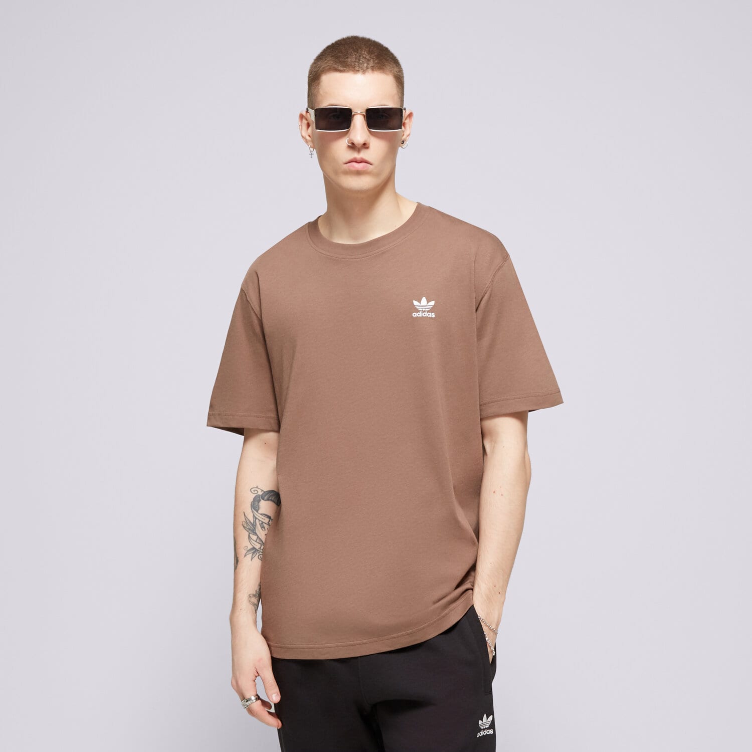 pánské tričko ADIDAS TRIČKO ESSENTIAL TEE IR9688 HNĚDÁ