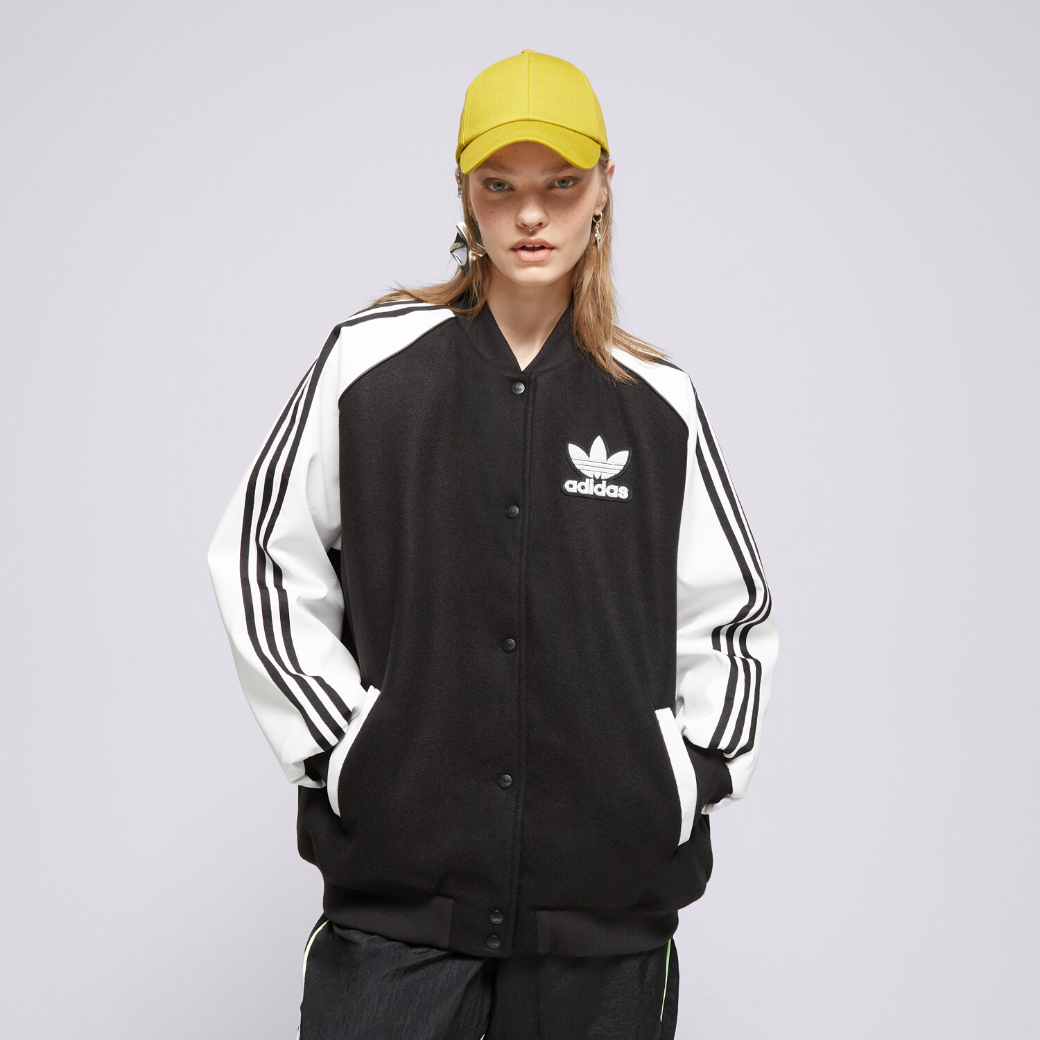 Přechodná bunda dámská (podzimní, jarní) ADIDAS BUNDA SST VRCT JKT IR5519 BÍLÁ