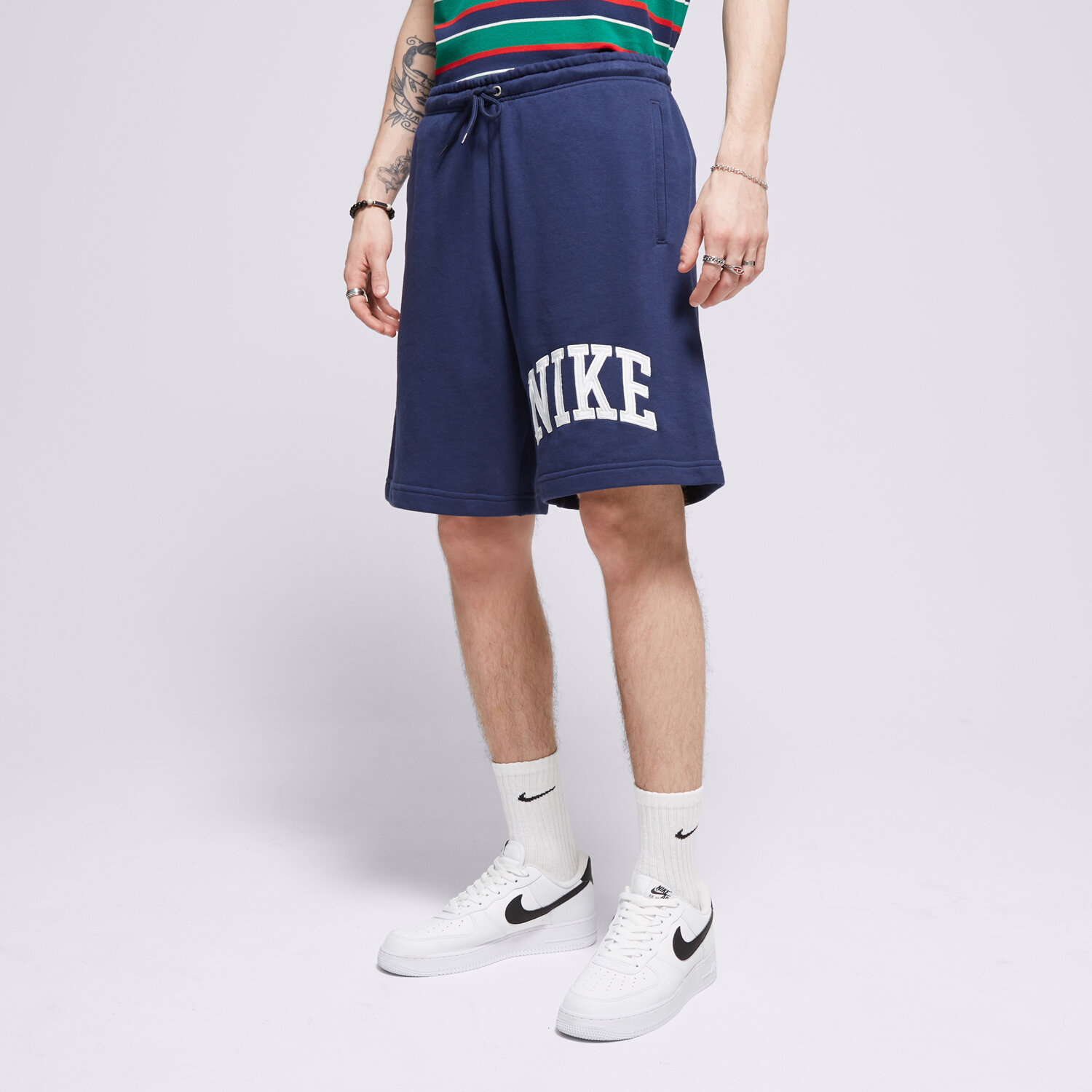 pánské kraťasy NIKE ŠORTKY  M NK CLUB FT SHORT APLQ ARCH FQ4092-410 TMAVOMODRÁ