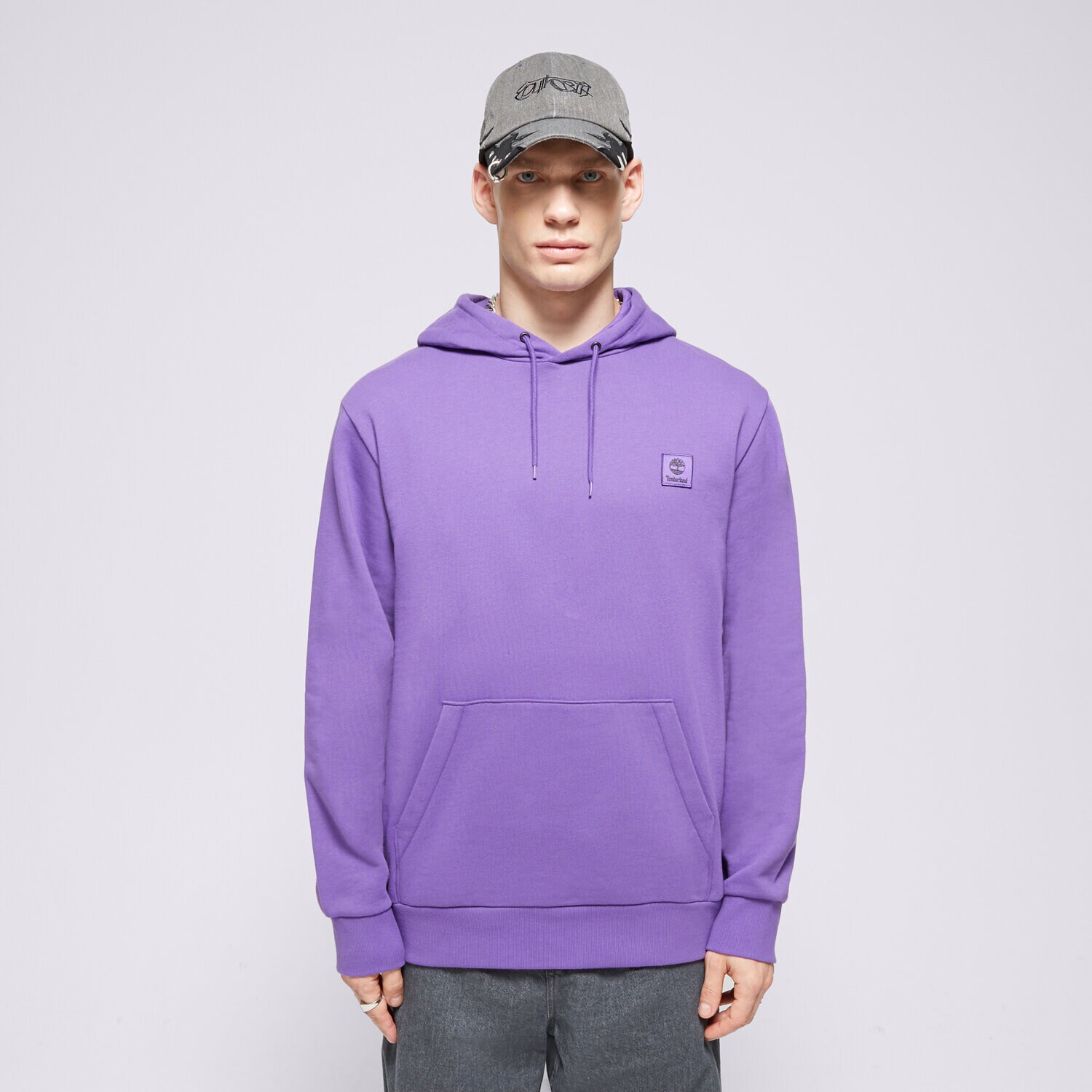 pánská mikina TIMBERLAND MIKINA S KAPUCÍ WOVEN BADGE TB0A5RD2EJ91 FIALOVÁ