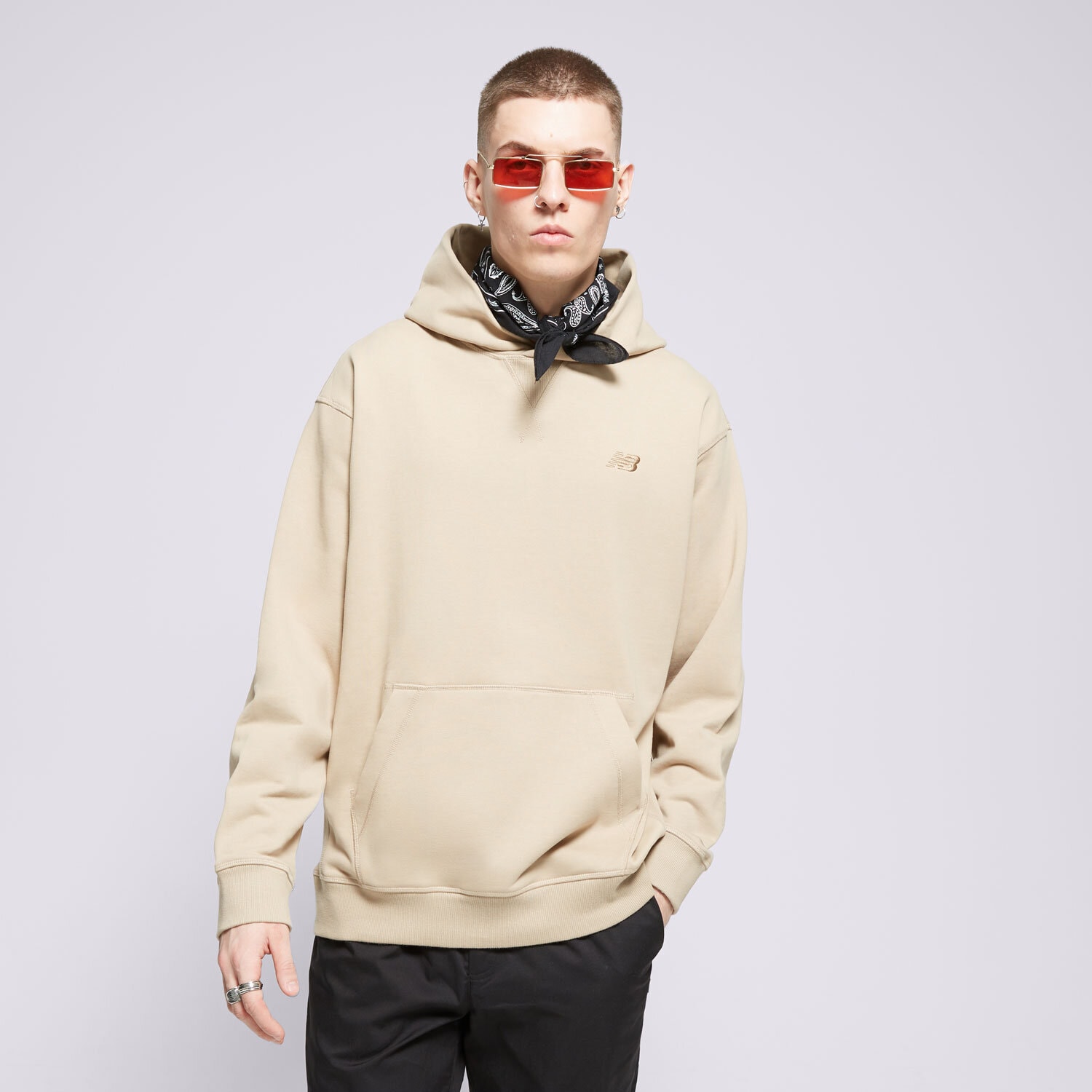 pánská mikina NEW BALANCE MIKINA S KAPUCÍ ATHLETICS MT41534SOT BÉŽOVÁ