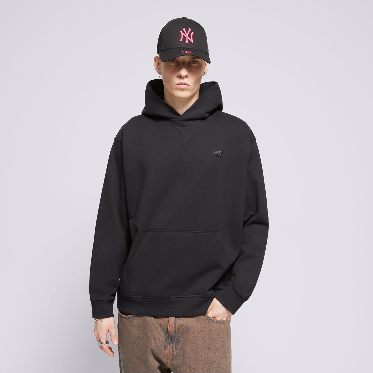 pánská mikina NEW BALANCE MIKINA S KAPUCÍ ATHLETICS MT41534BK ČERNÁ