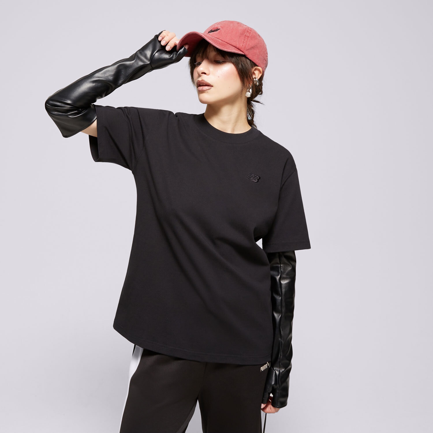 dámské tričko NEW BALANCE TRIČKO ATHLETICS JERSEY WT41501BK ČERNÁ