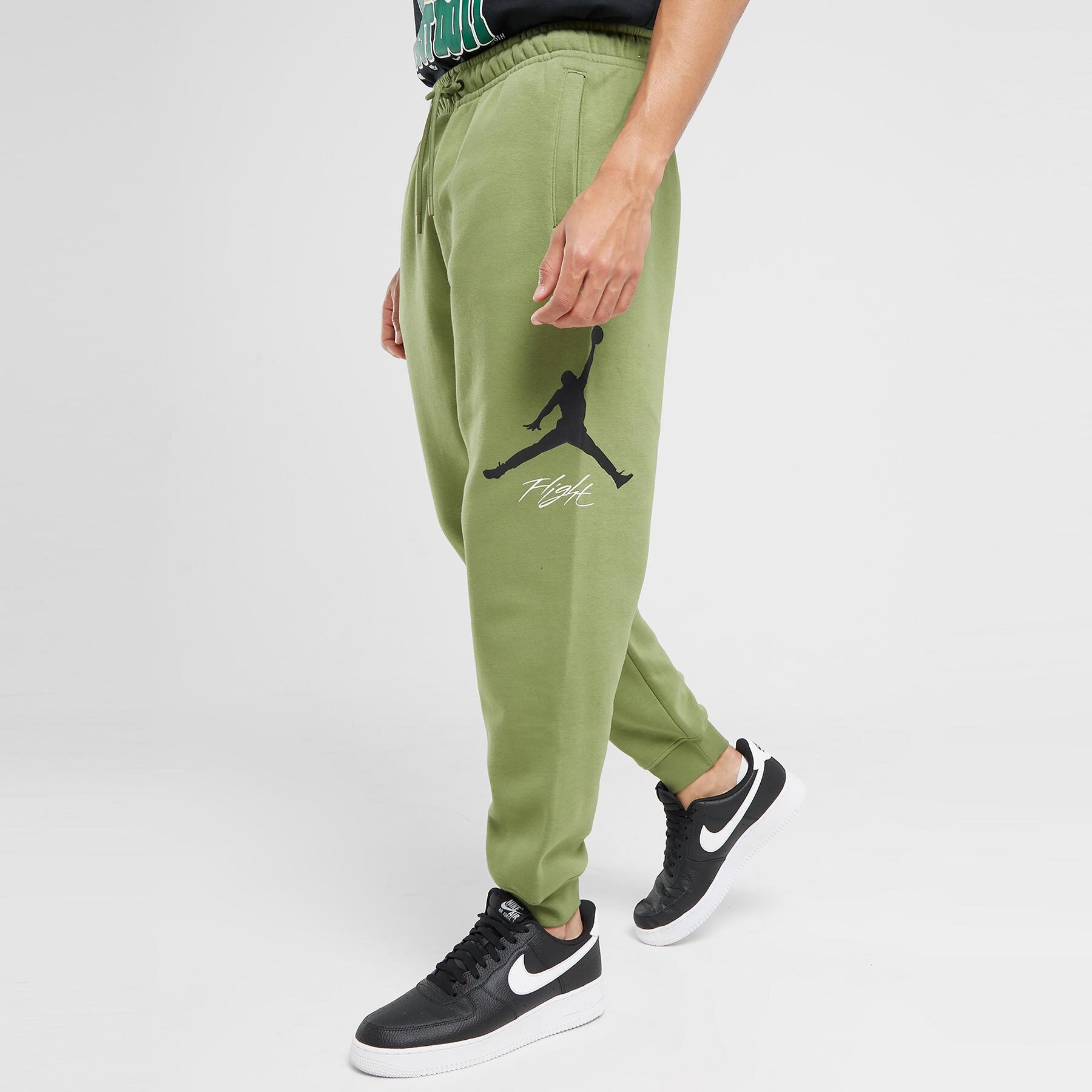 pánské kalhoty JORDAN KALHOTY  M J ESS FLC HBR GFX FLC PANT FD7345-340 ZELENÁ