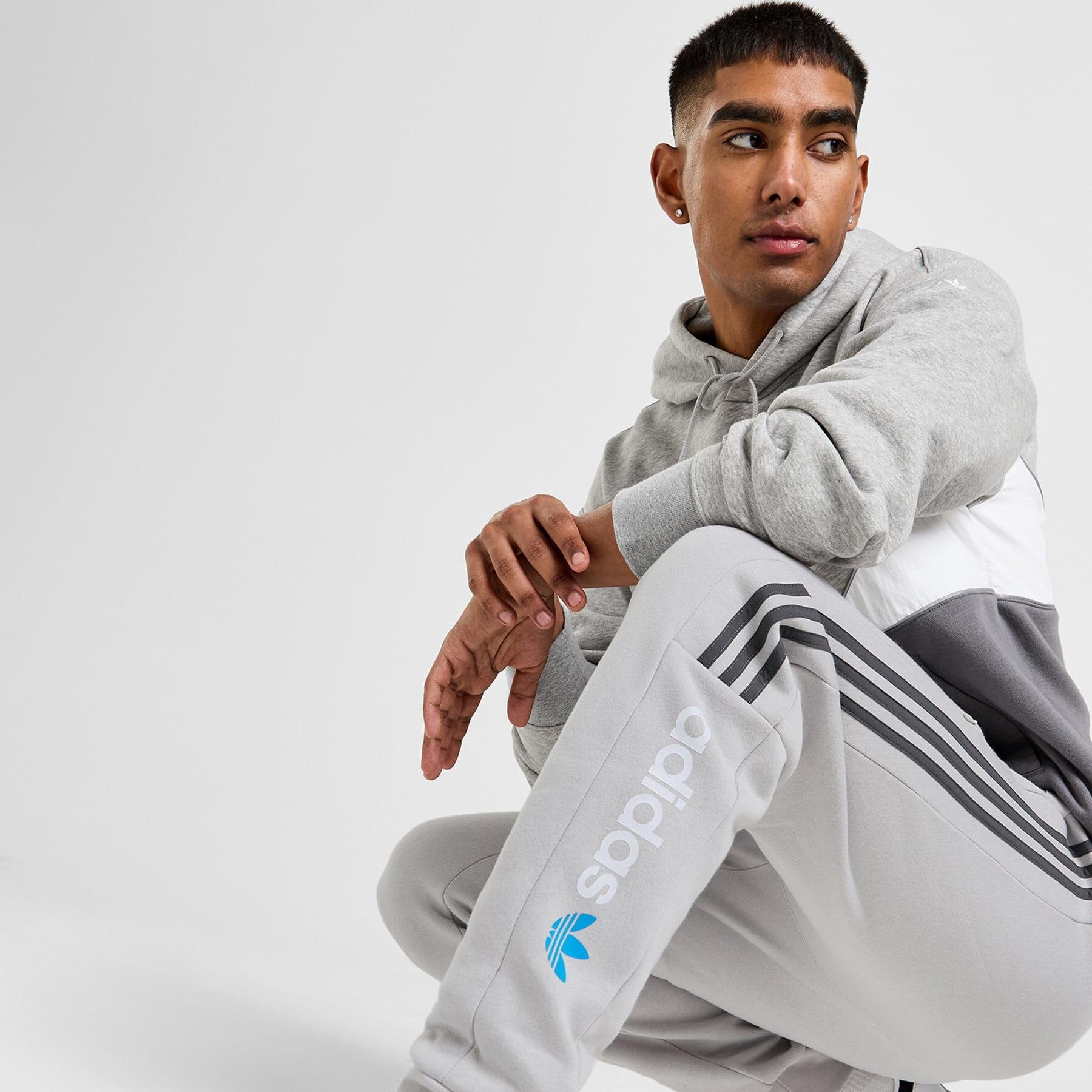 pánské kalhoty ADIDAS KALHOTY  CM PANT FABRIC MIX IW6433 ŠEDÁ