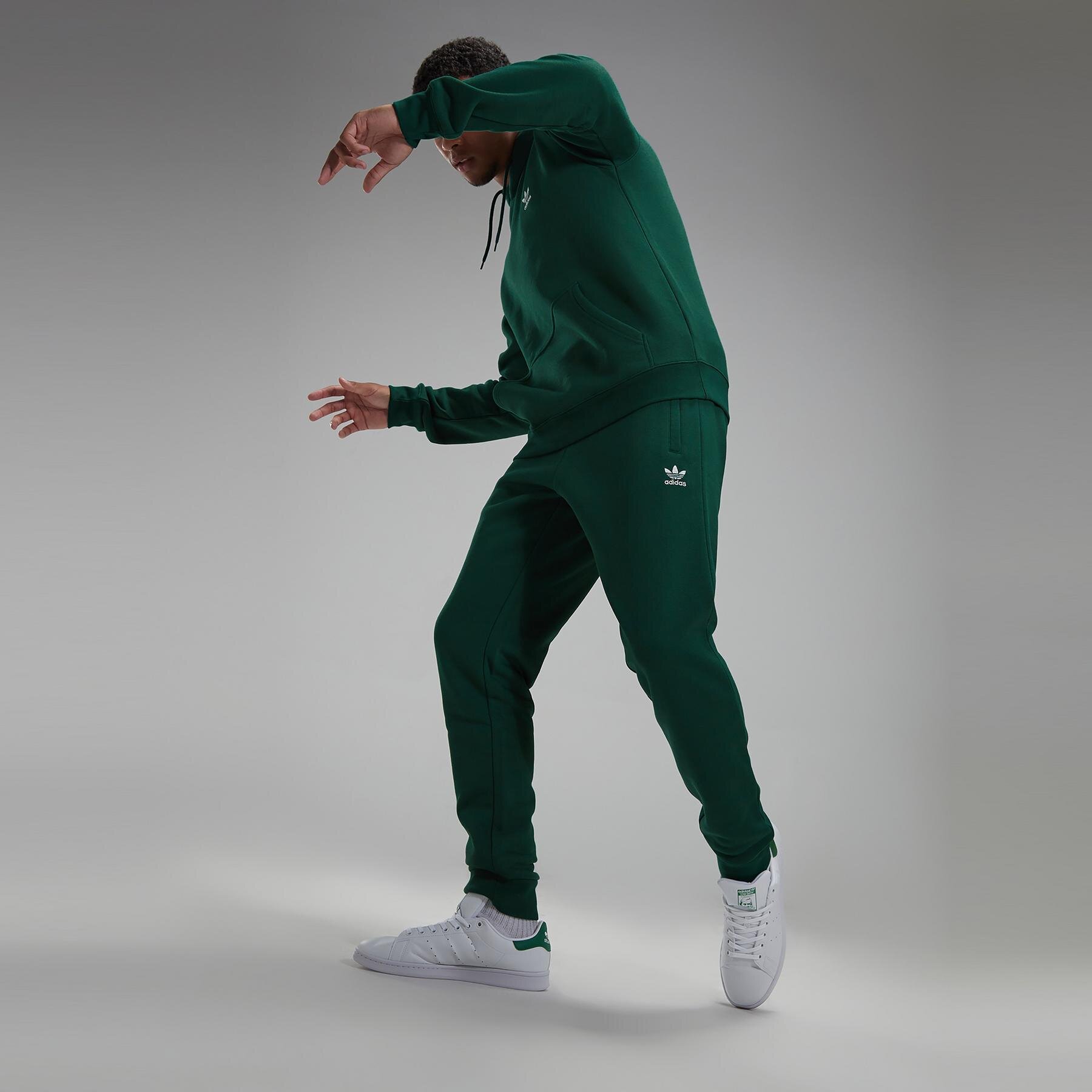 pánské kalhoty ADIDAS KALHOTY  TREF ESS PNT C.GRN IS2244 ZELENÁ