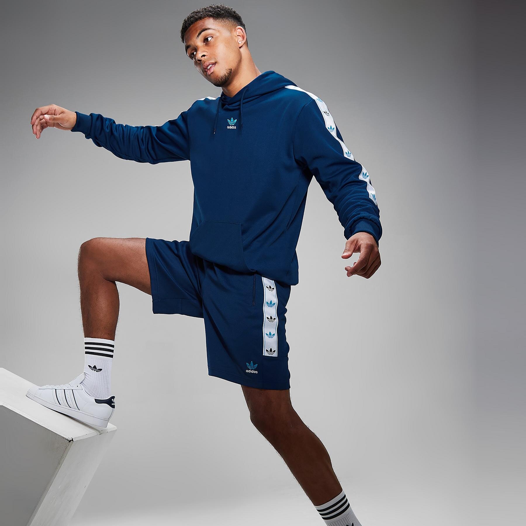 pánské kraťasy ADIDAS ŠORTKY  MONO TAPE SHRT NVY IP2231 TMAVOMODRÁ