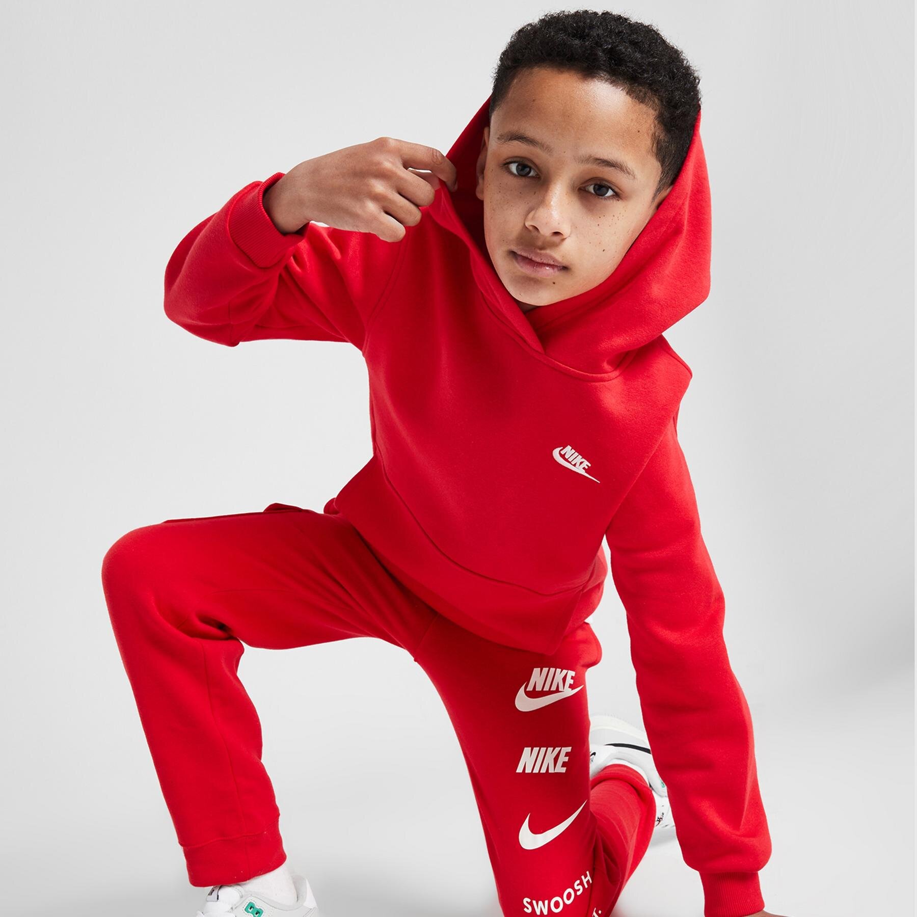 dětská mikina NIKE MIKINA S KAPUCÍ NSW CLUFLC HDY LBR FD3000-657 ČERVENÁ