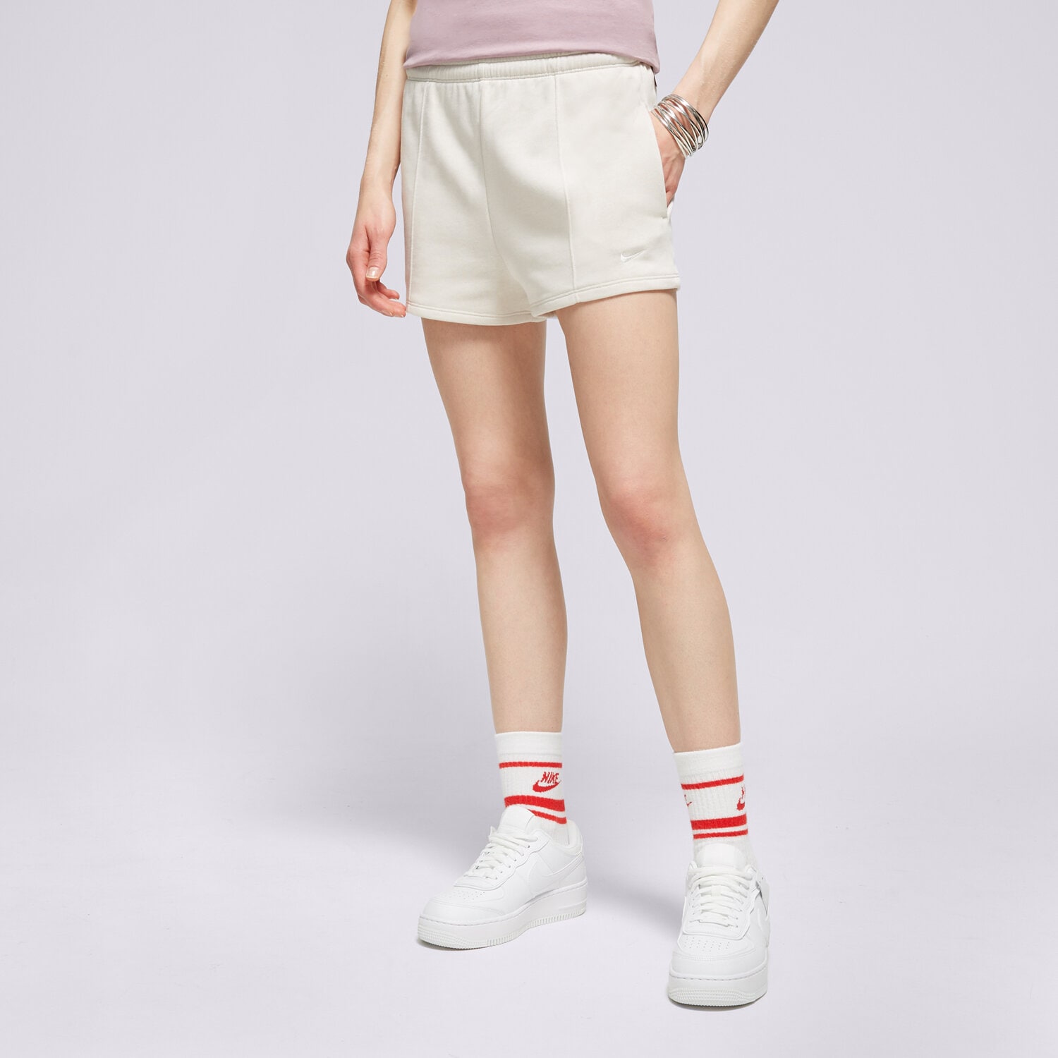 dámské kraťasy NIKE ŠORTKY  W NSW NK CHLL FT HR 2IN SHORT FN2455-104 HNĚDÁ