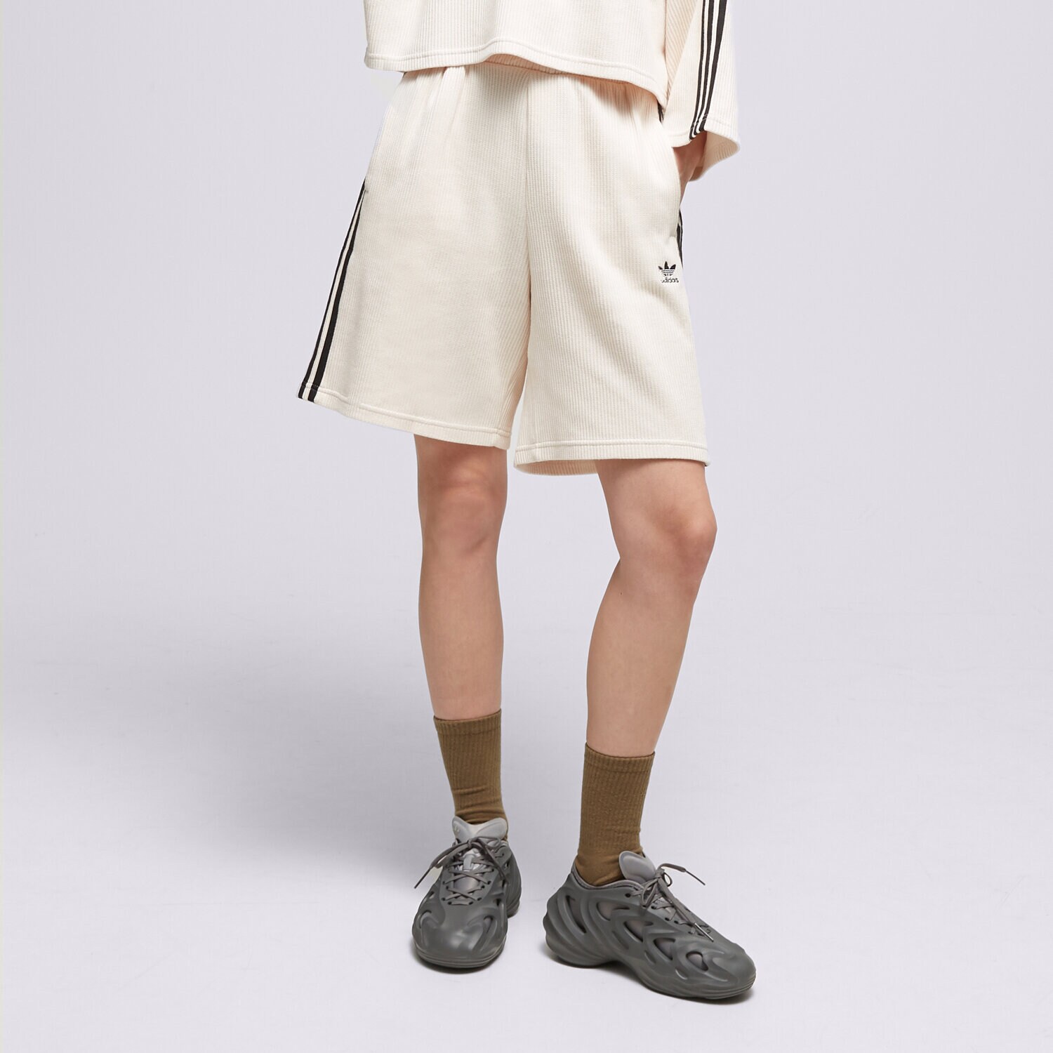dámské kraťasy ADIDAS ŠORTKY  BERMUDA SHORTS IC5450 BÍLÁ