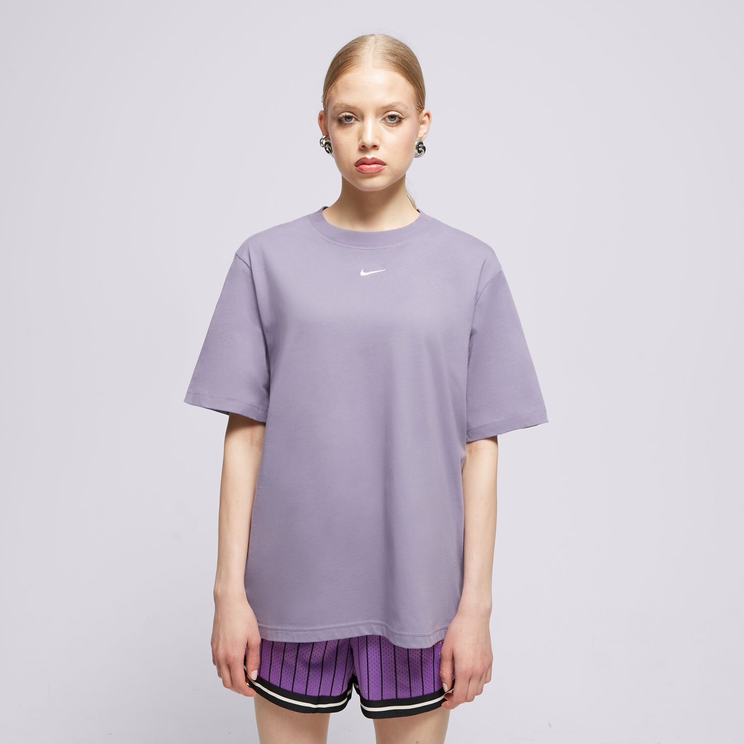 dámské tričko NIKE TRIČKO W NSW TEE ESSNTL LBR FD4149-509 FIALOVÁ